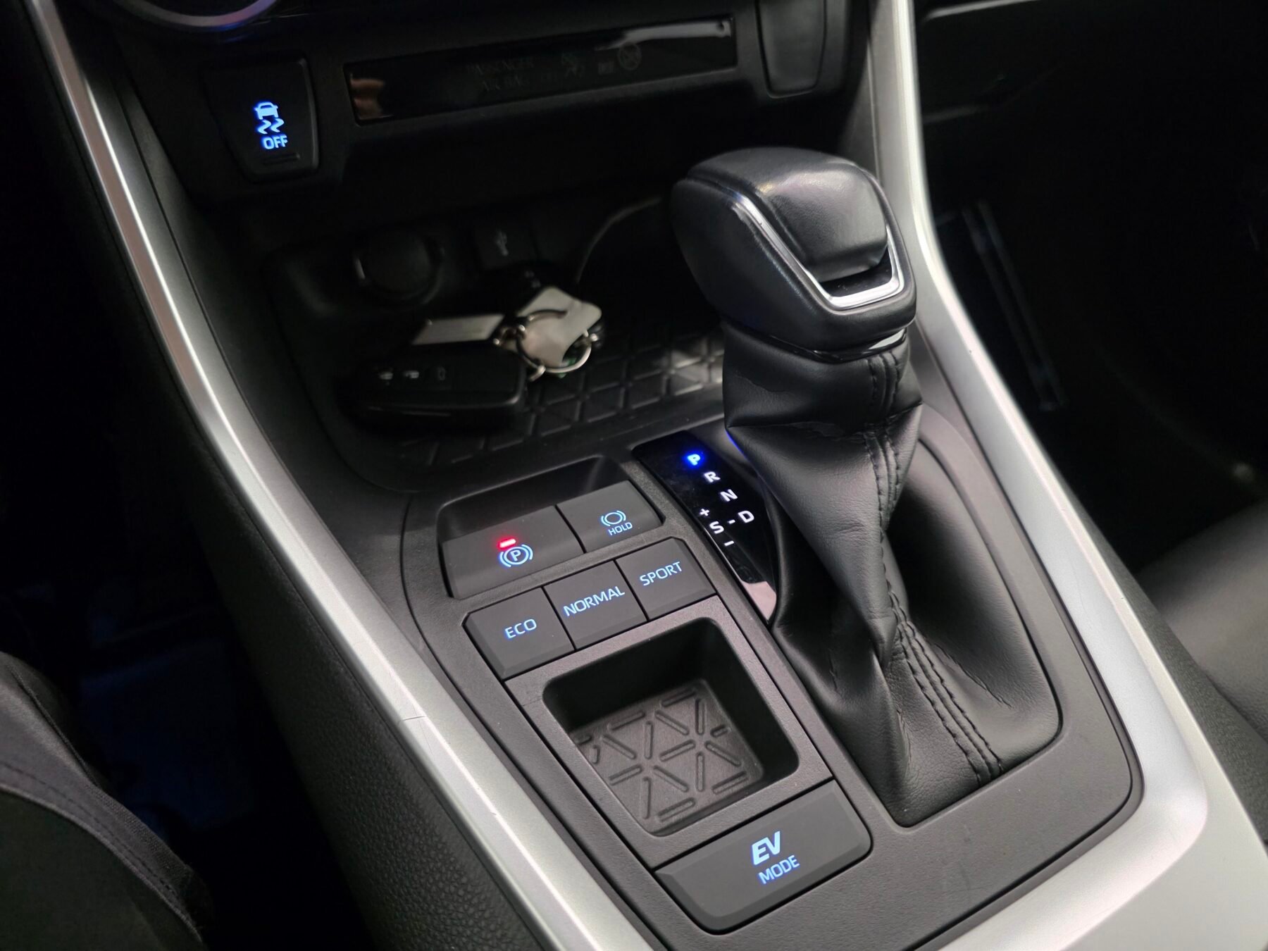 TOYOTA RAV4 2.5l 218H Advance