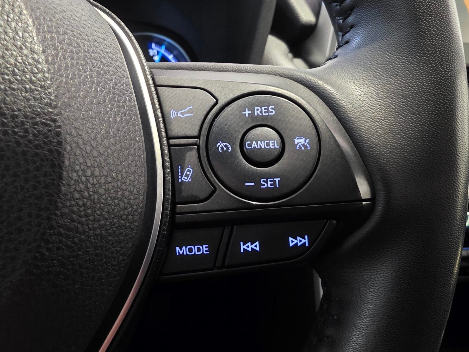 TOYOTA RAV4 2.5l 218H Advance