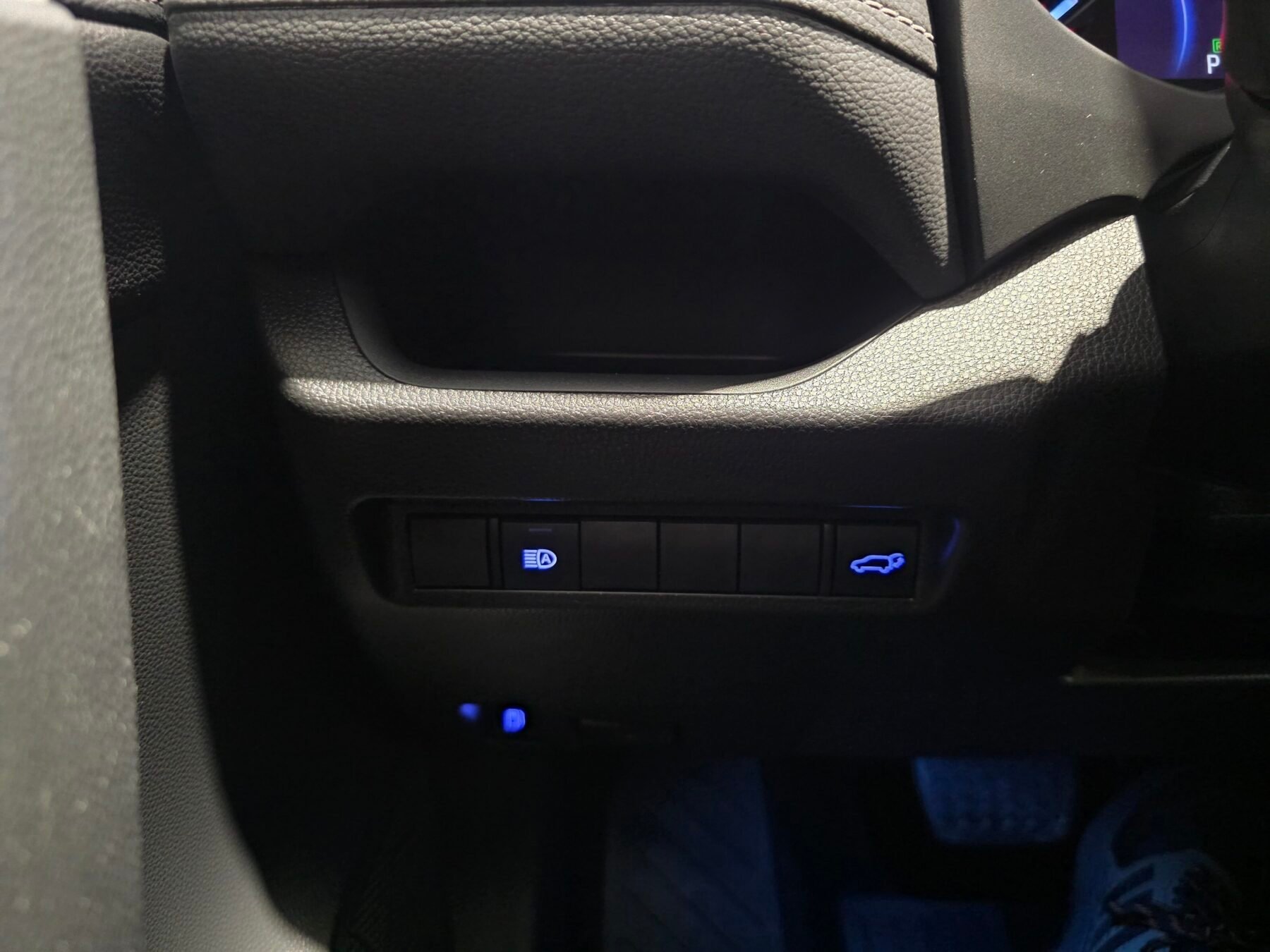 TOYOTA RAV4 2.5l 218H Advance