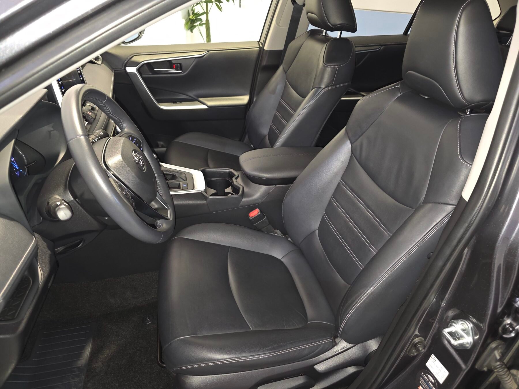 TOYOTA RAV4 2.5l 218H Advance