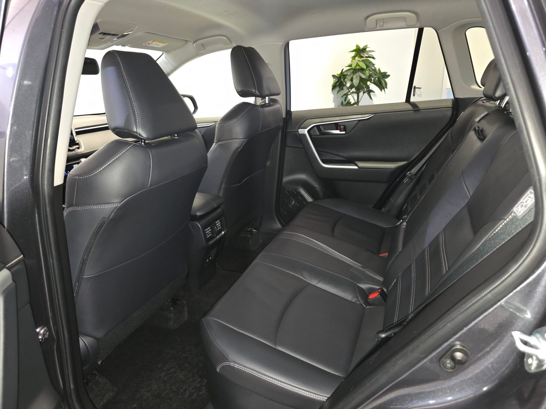 TOYOTA RAV4 2.5l 218H Advance