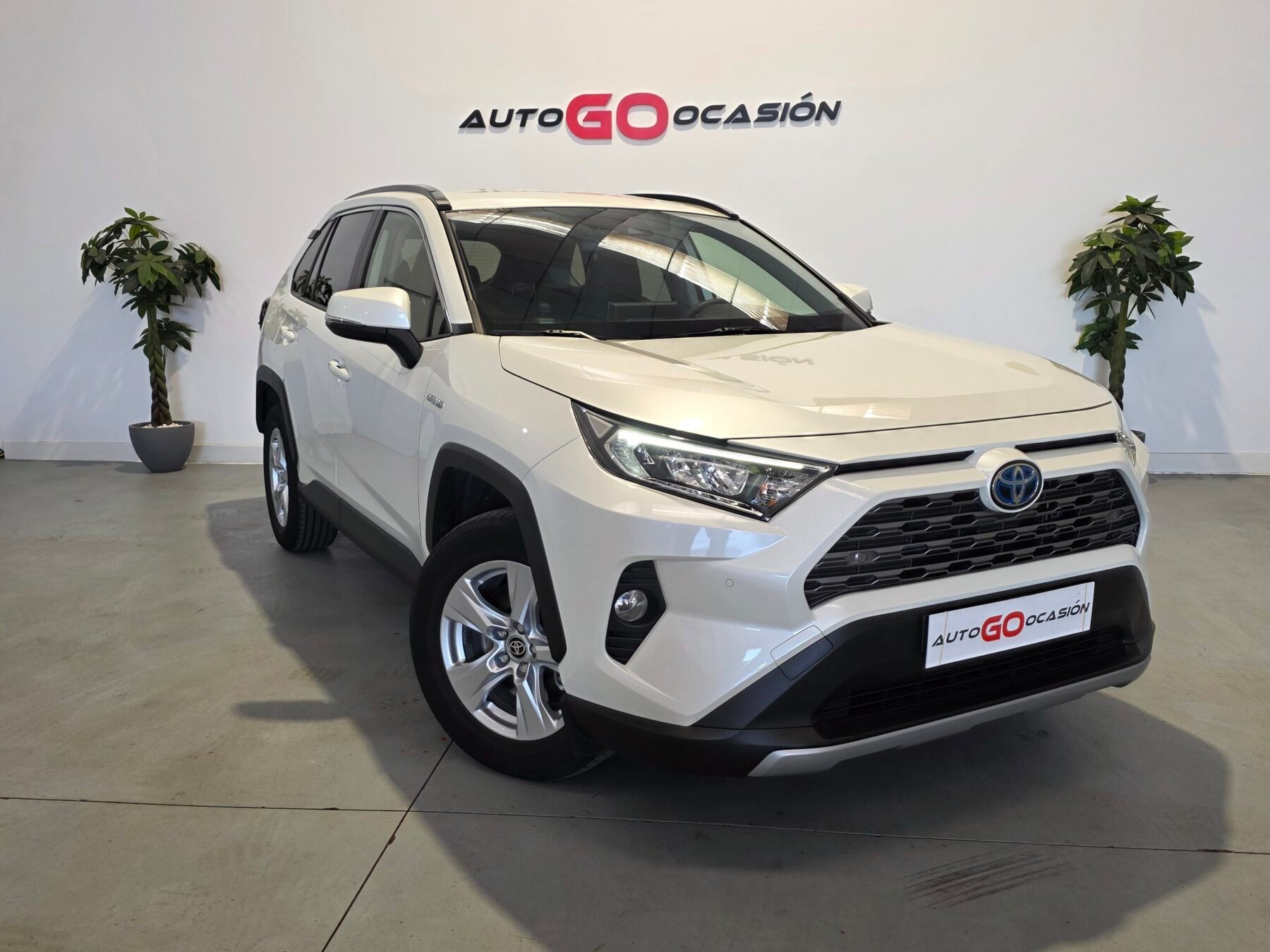 TOYOTA RAV4 2.5l 220H Advance
