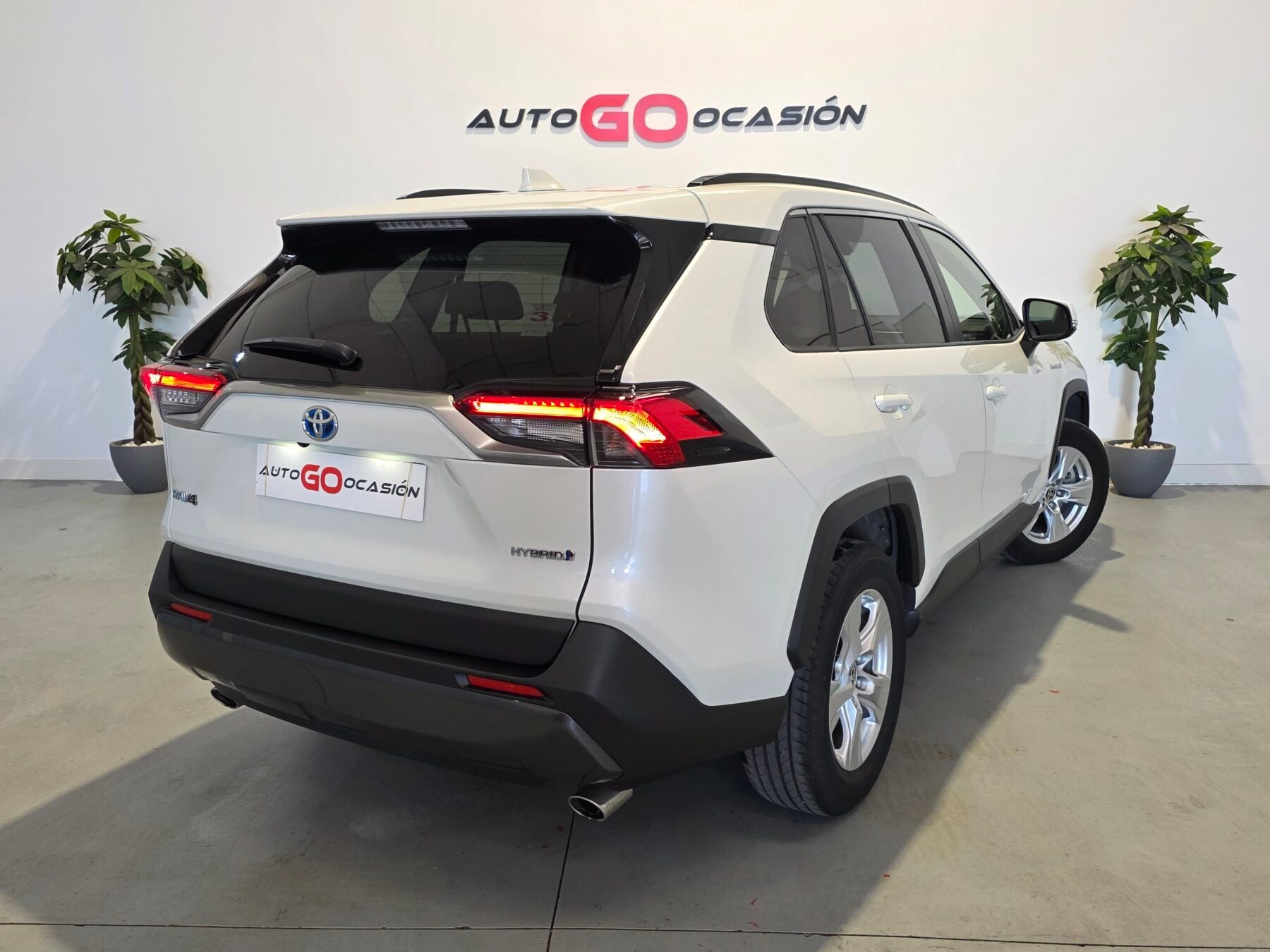 TOYOTA RAV4 2.5l 220H Advance