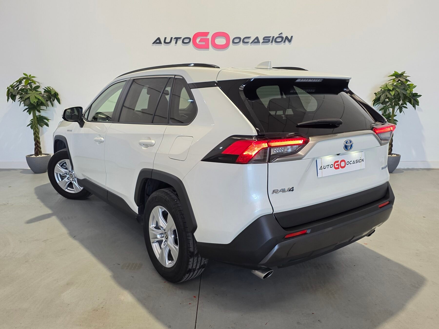 TOYOTA RAV4 2.5l 220H Advance