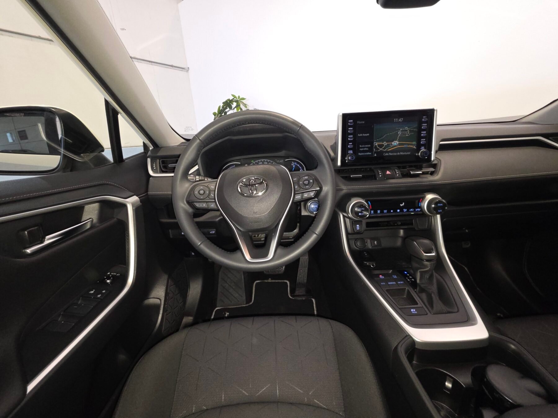 TOYOTA RAV4 2.5l 220H Advance