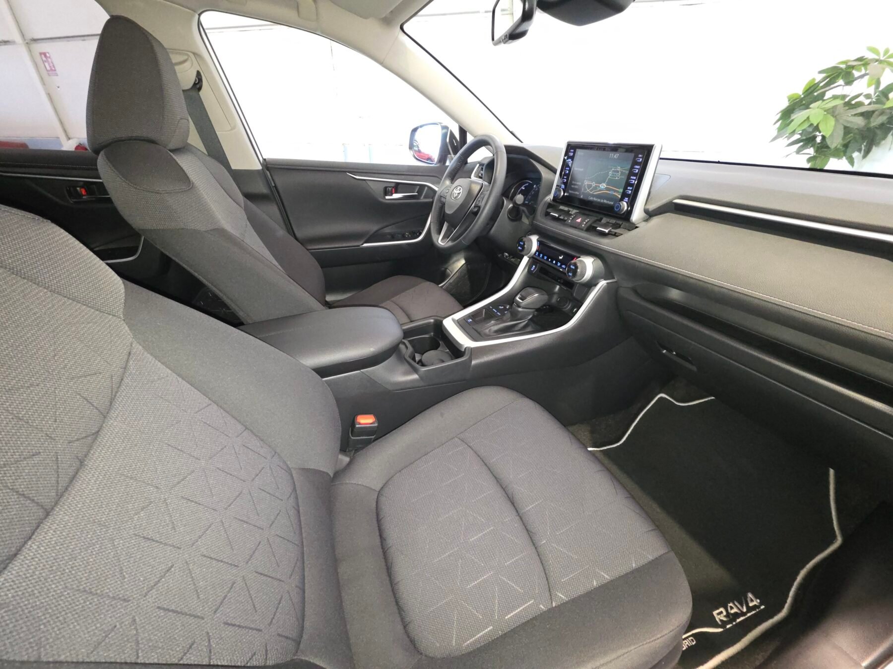 TOYOTA RAV4 2.5l 220H Advance