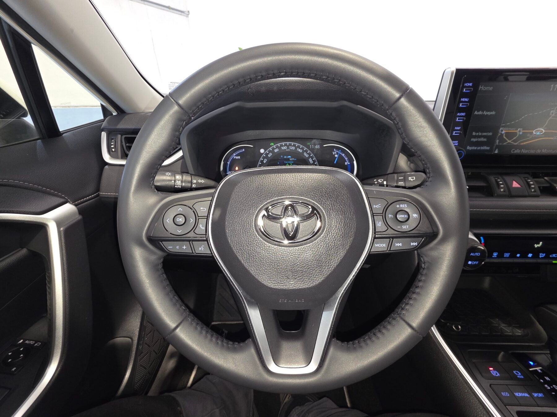 TOYOTA RAV4 2.5l 220H Advance