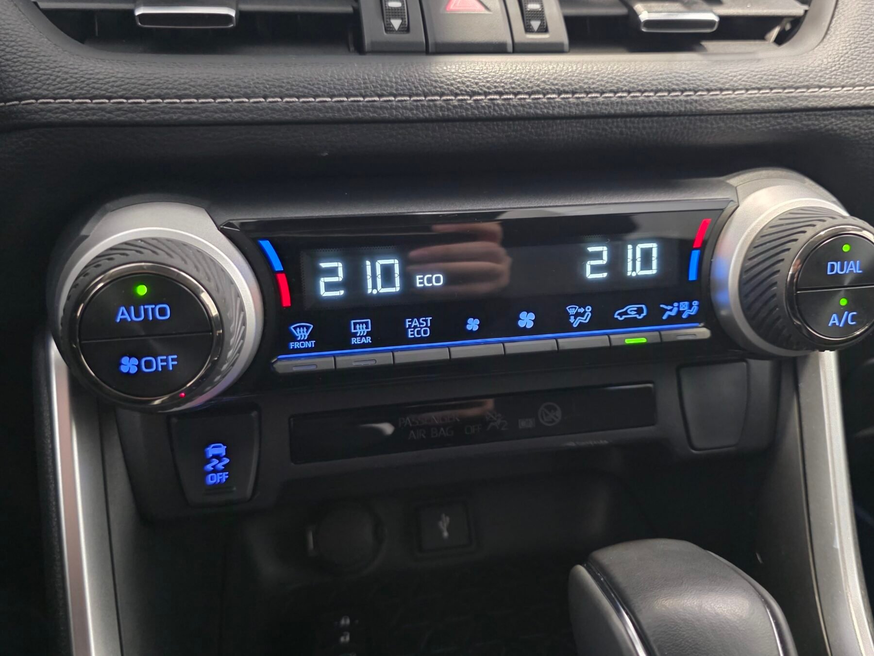 TOYOTA RAV4 2.5l 220H Advance