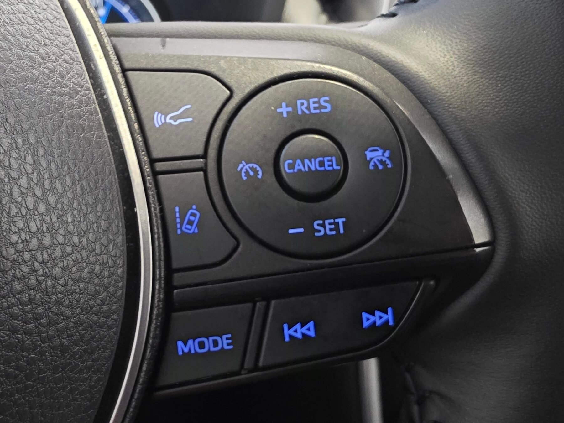 TOYOTA RAV4 2.5l 220H Advance