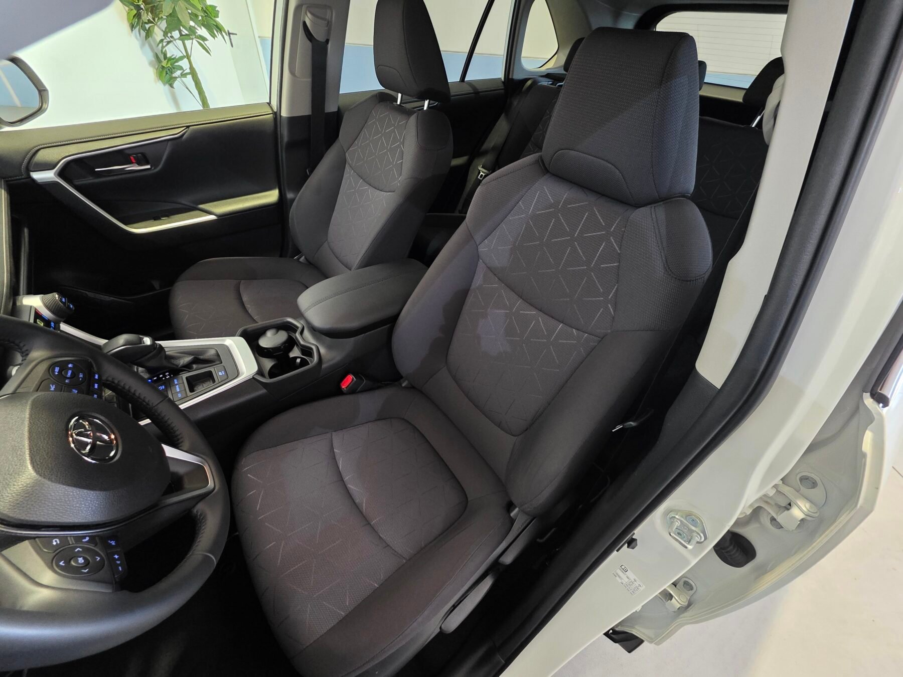 TOYOTA RAV4 2.5l 220H Advance