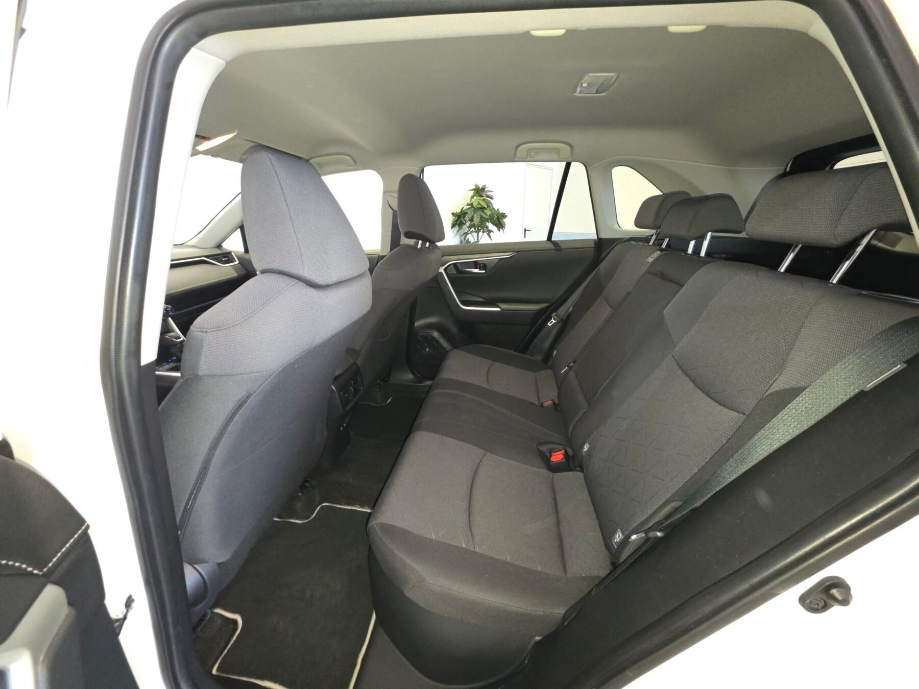 TOYOTA RAV4 2.5l 220H Advance