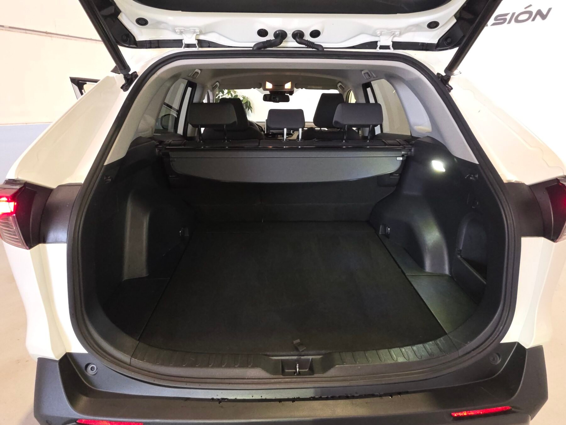 TOYOTA RAV4 2.5l 220H Advance