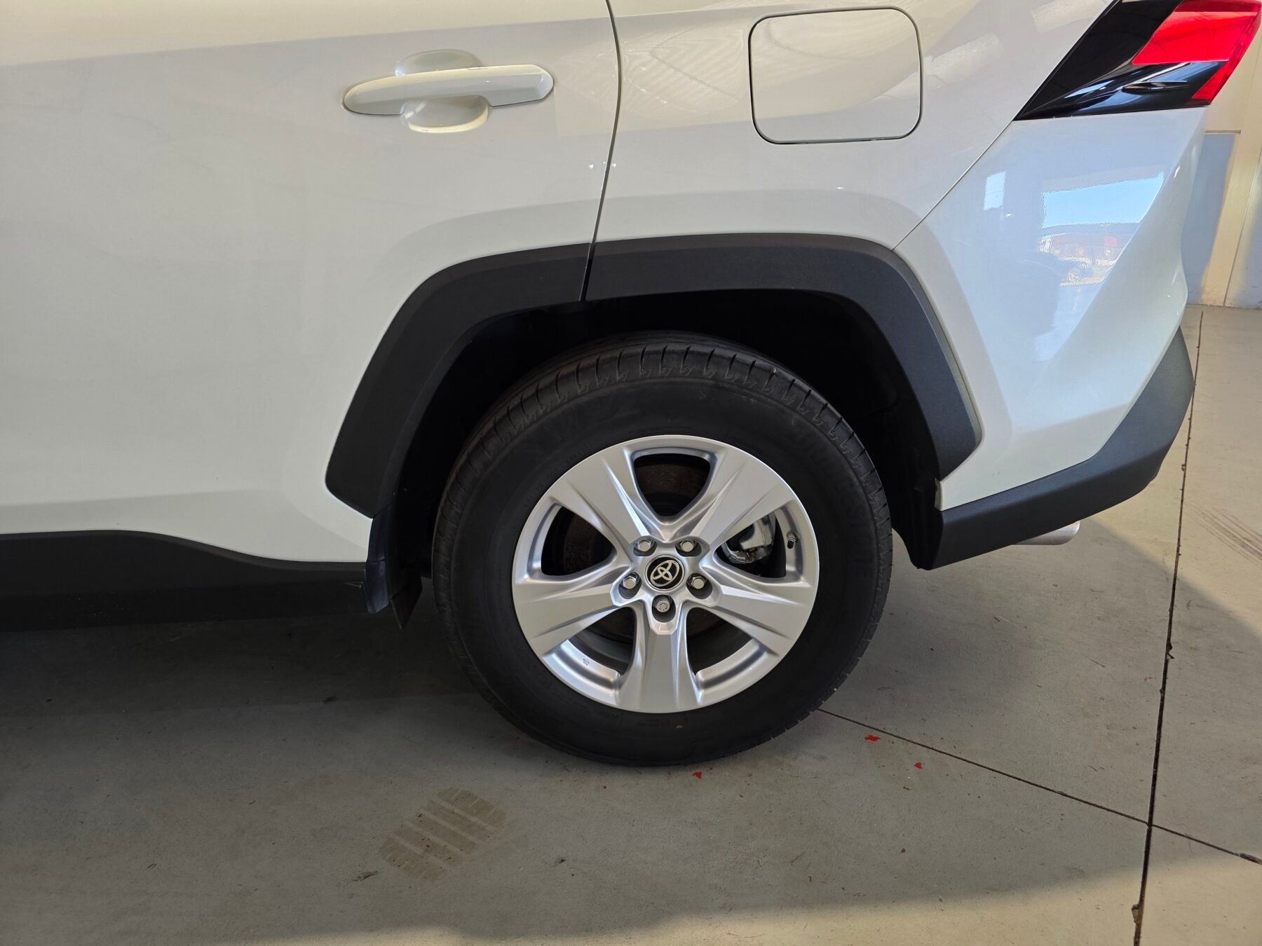 TOYOTA RAV4 2.5l 220H Advance