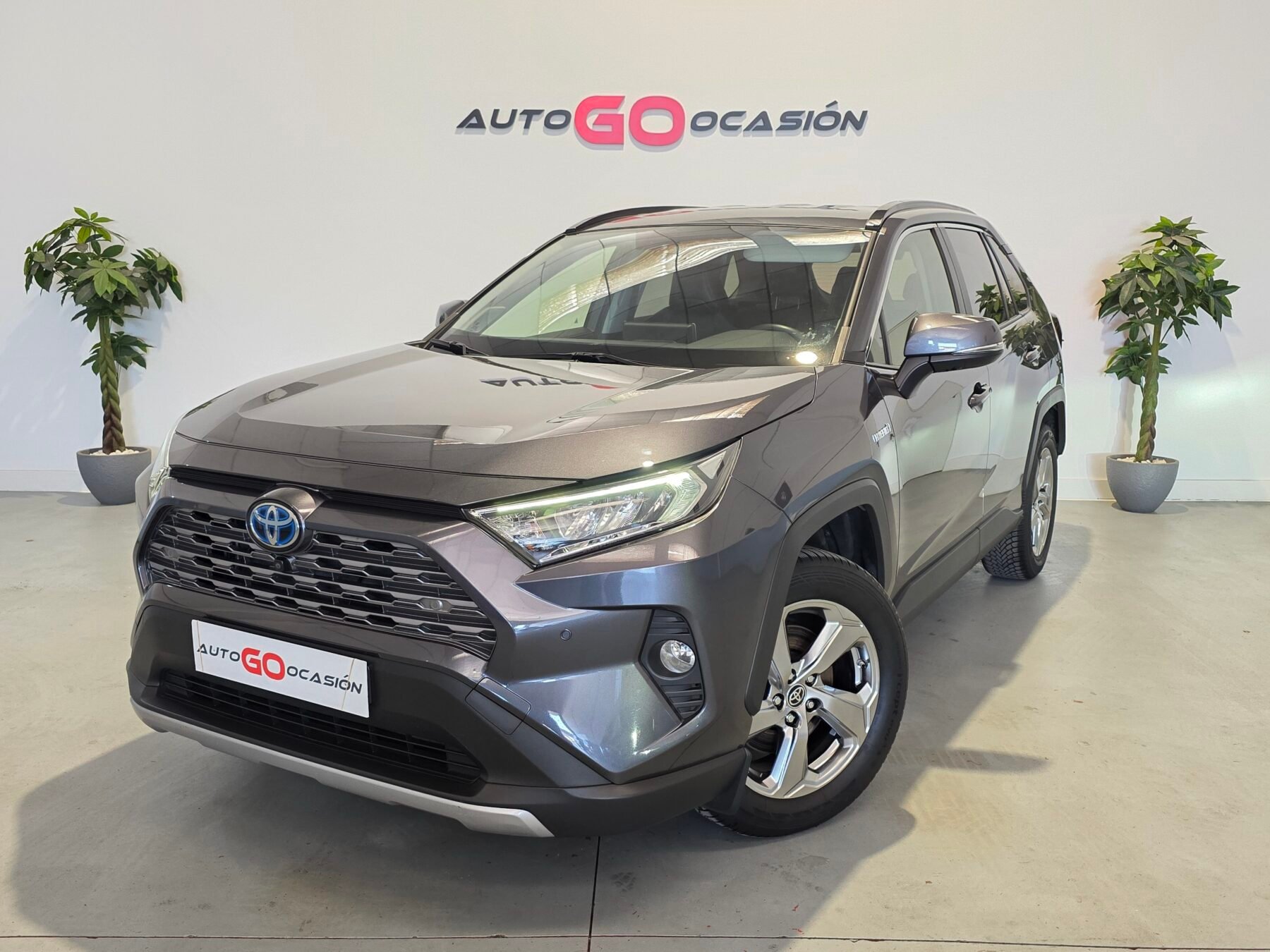 TOYOTA RAV4 2.5l 220H Advance Plus