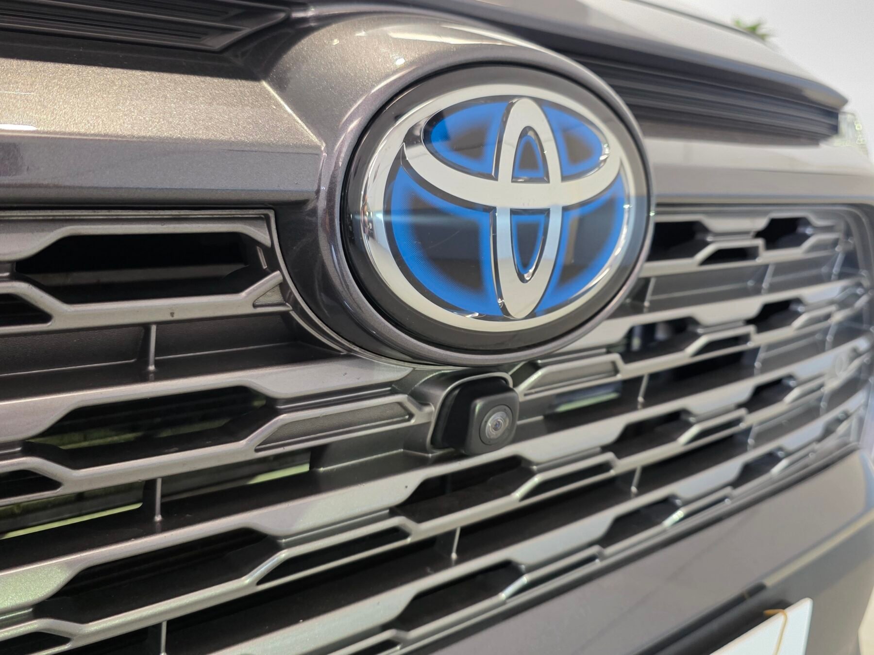 TOYOTA RAV4 2.5l 220H Advance Plus