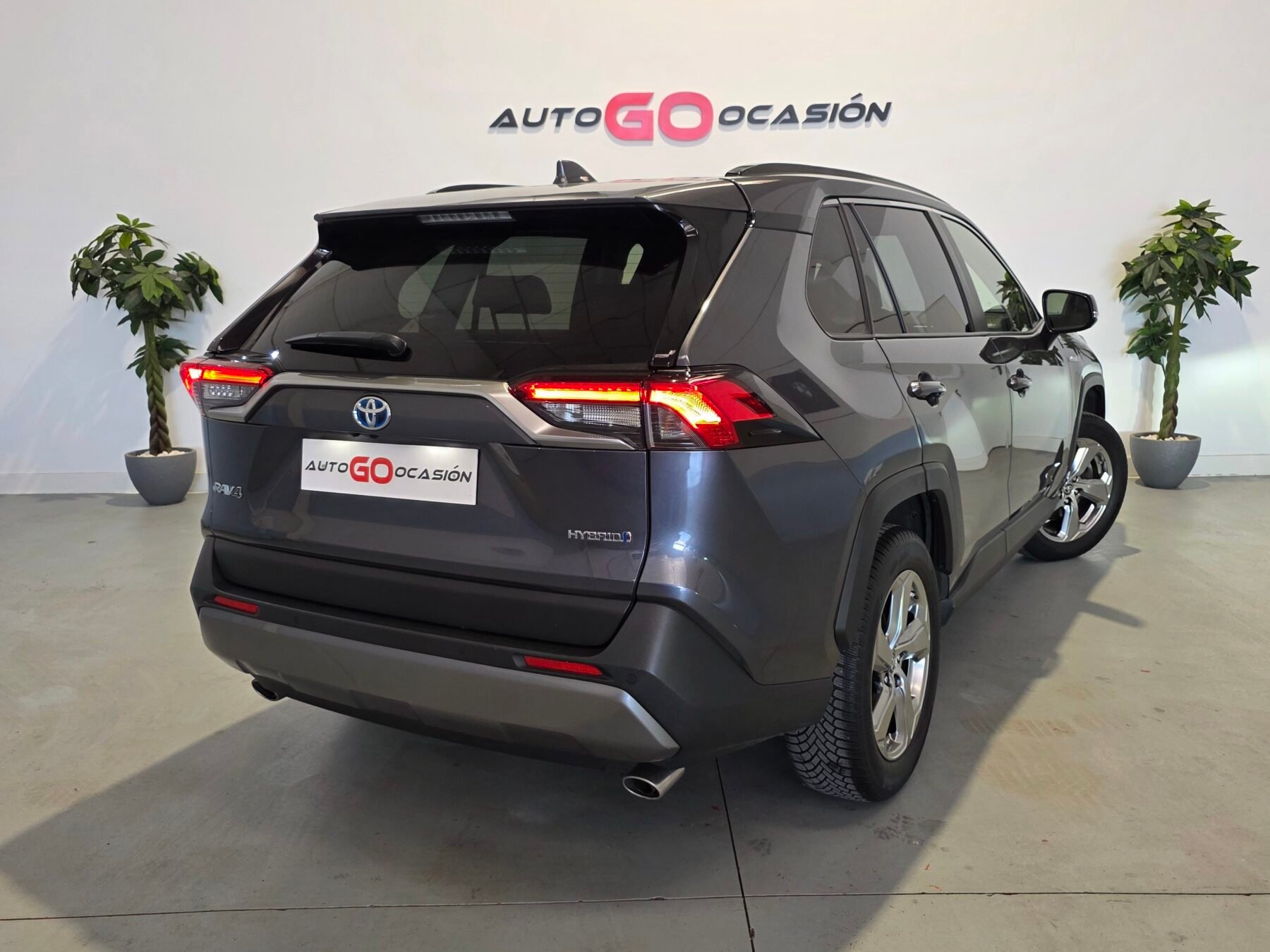 TOYOTA RAV4 2.5l 220H Advance Plus