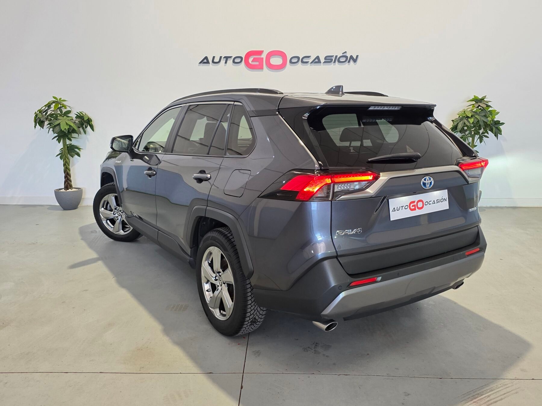 TOYOTA RAV4 2.5l 220H Advance Plus