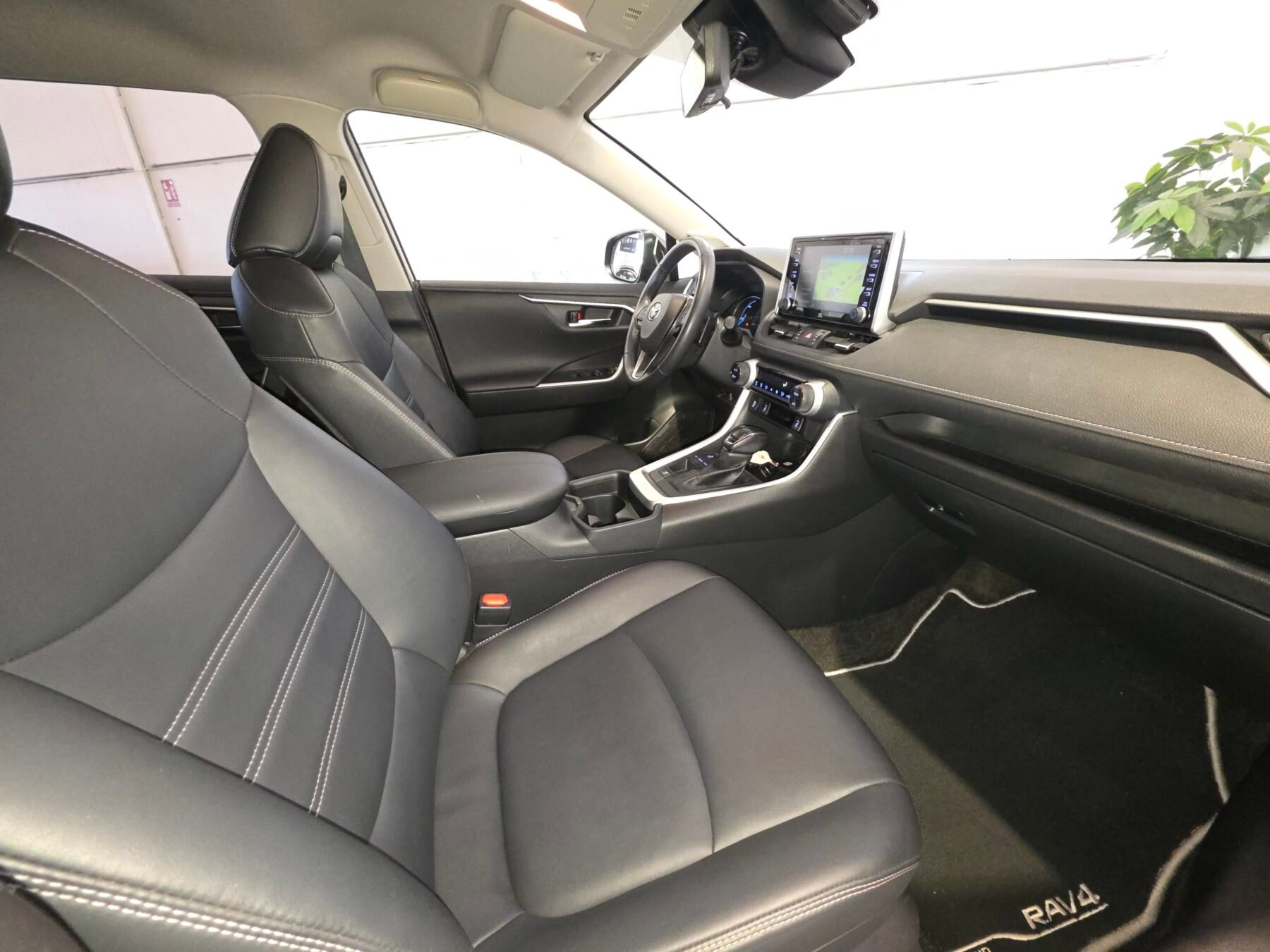 TOYOTA RAV4 2.5l 220H Advance Plus