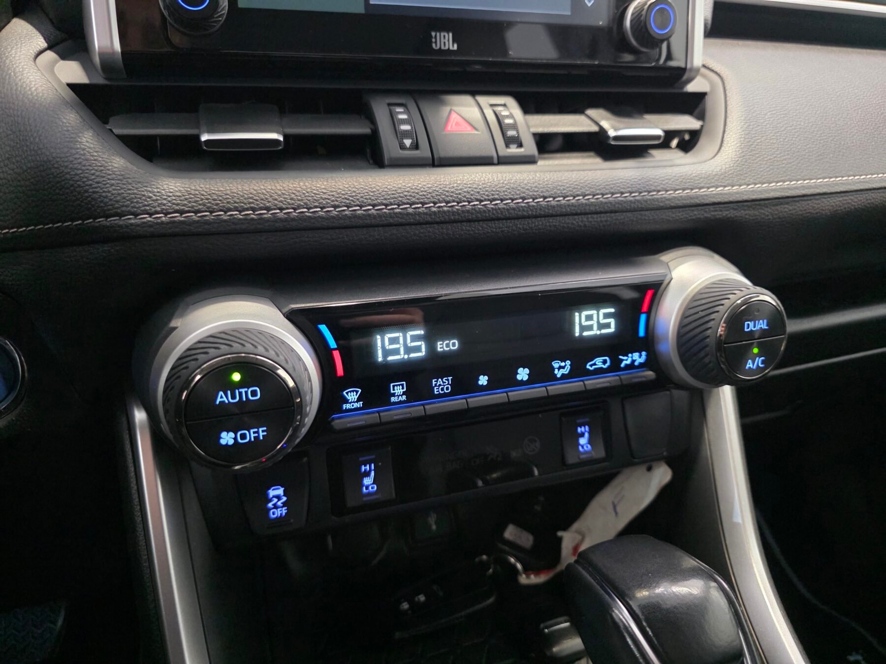 TOYOTA RAV4 2.5l 220H Advance Plus