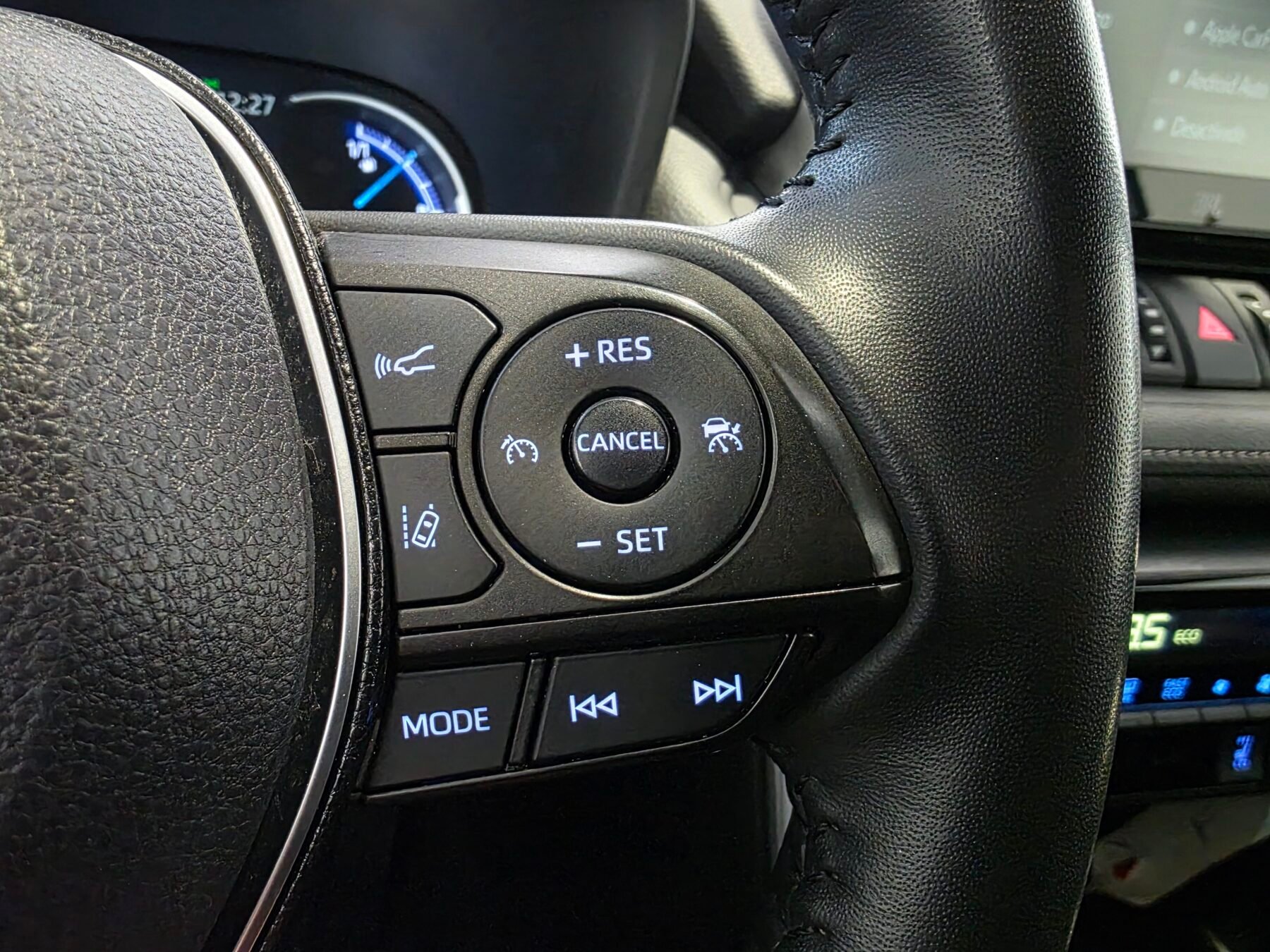 TOYOTA RAV4 2.5l 220H Advance Plus