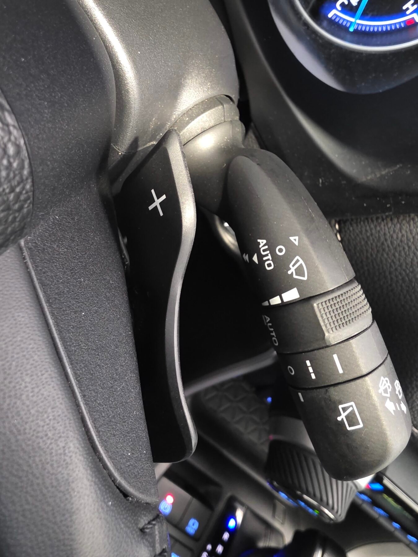 TOYOTA RAV4 2.5l 220H Advance Plus