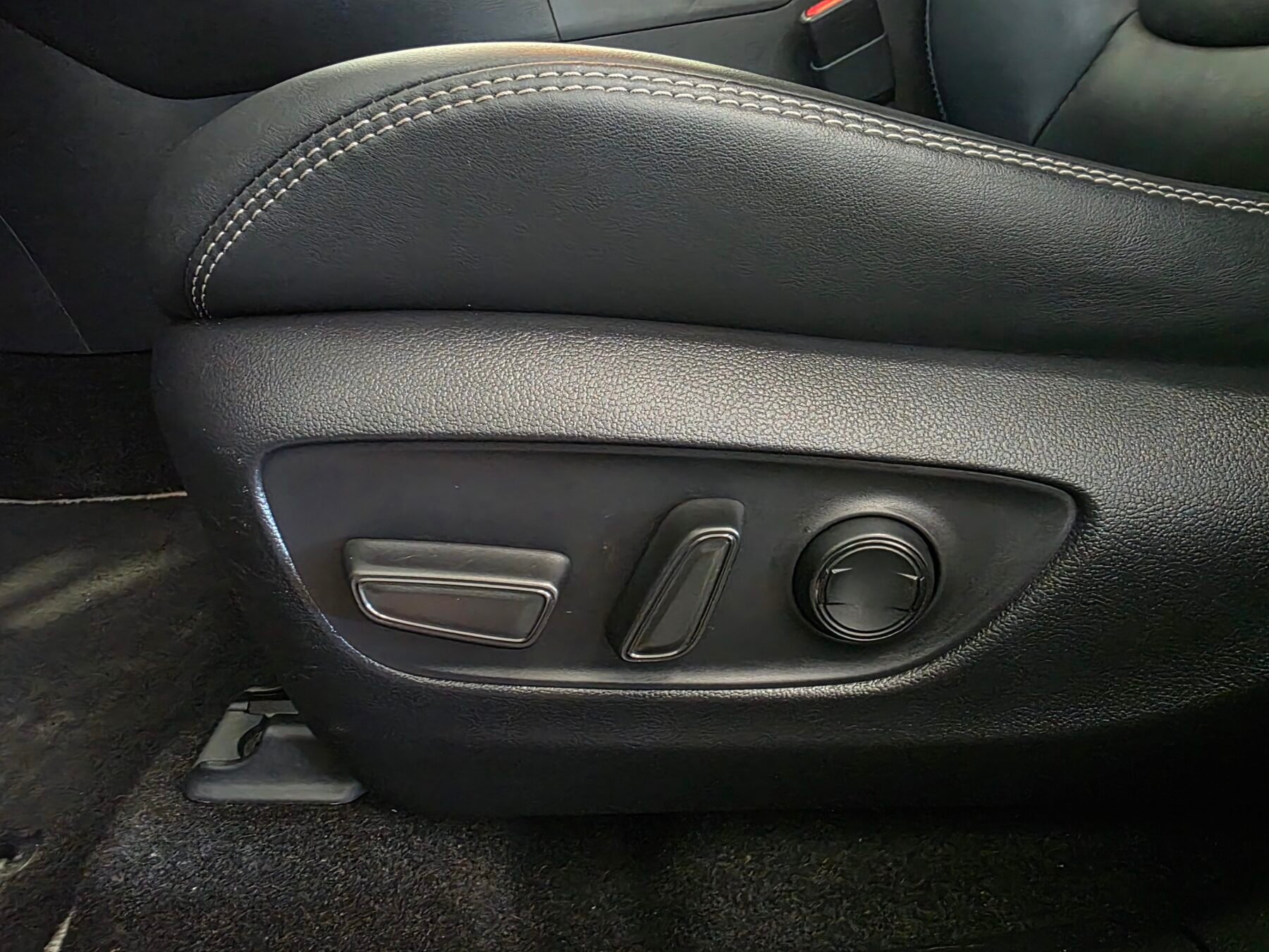 TOYOTA RAV4 2.5l 220H Advance Plus