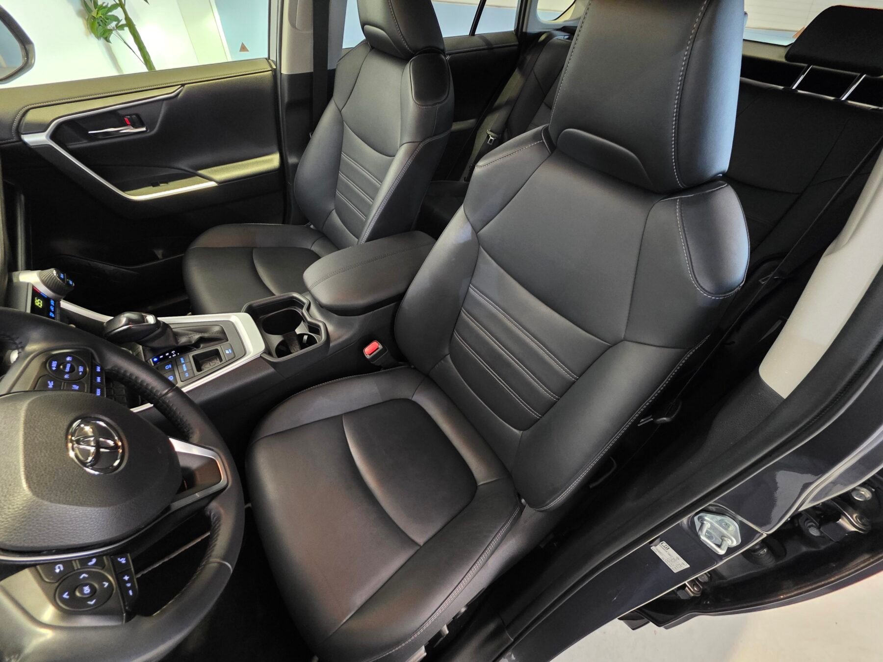 TOYOTA RAV4 2.5l 220H Advance Plus