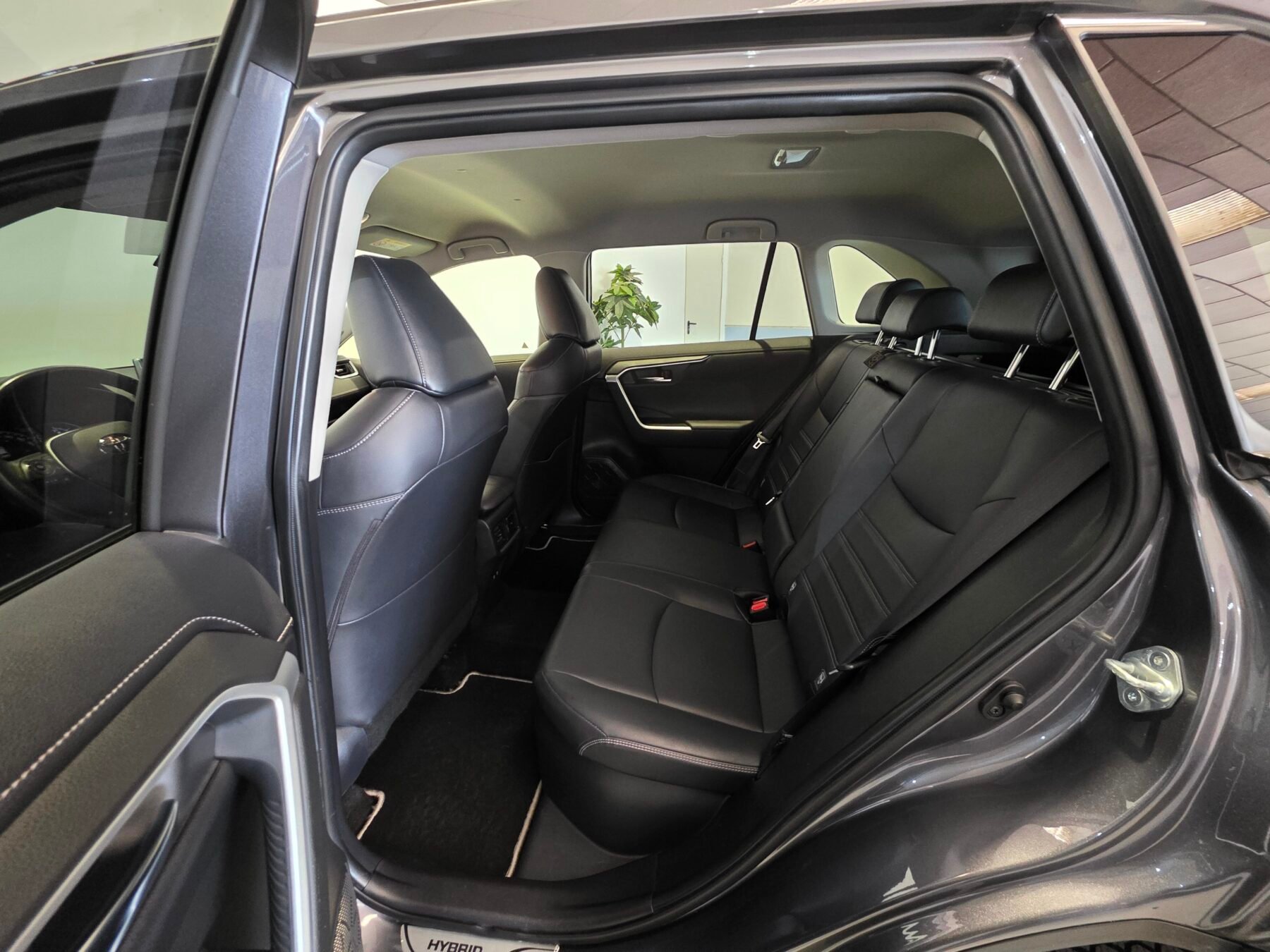 TOYOTA RAV4 2.5l 220H Advance Plus