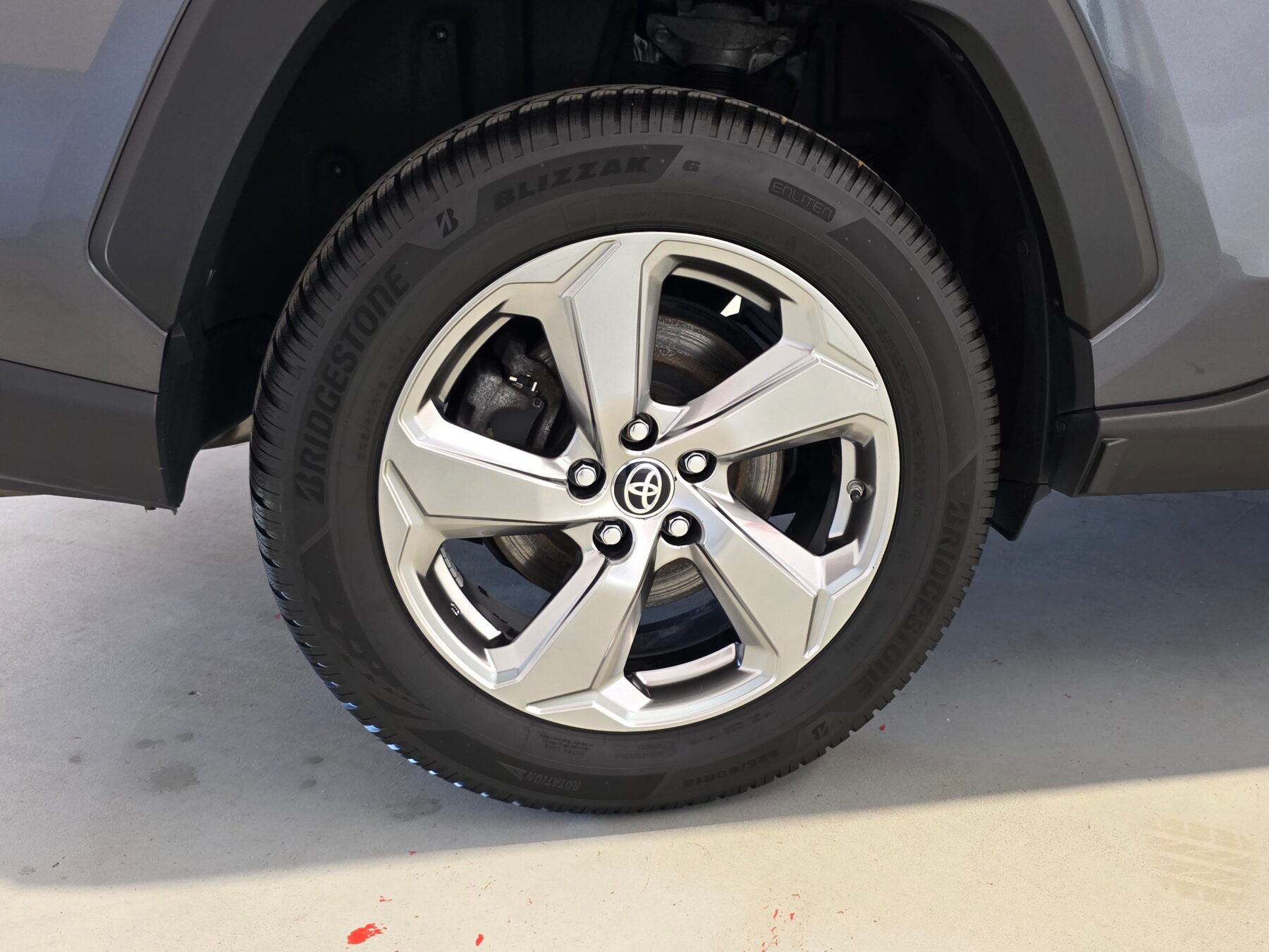 TOYOTA RAV4 2.5l 220H Advance Plus