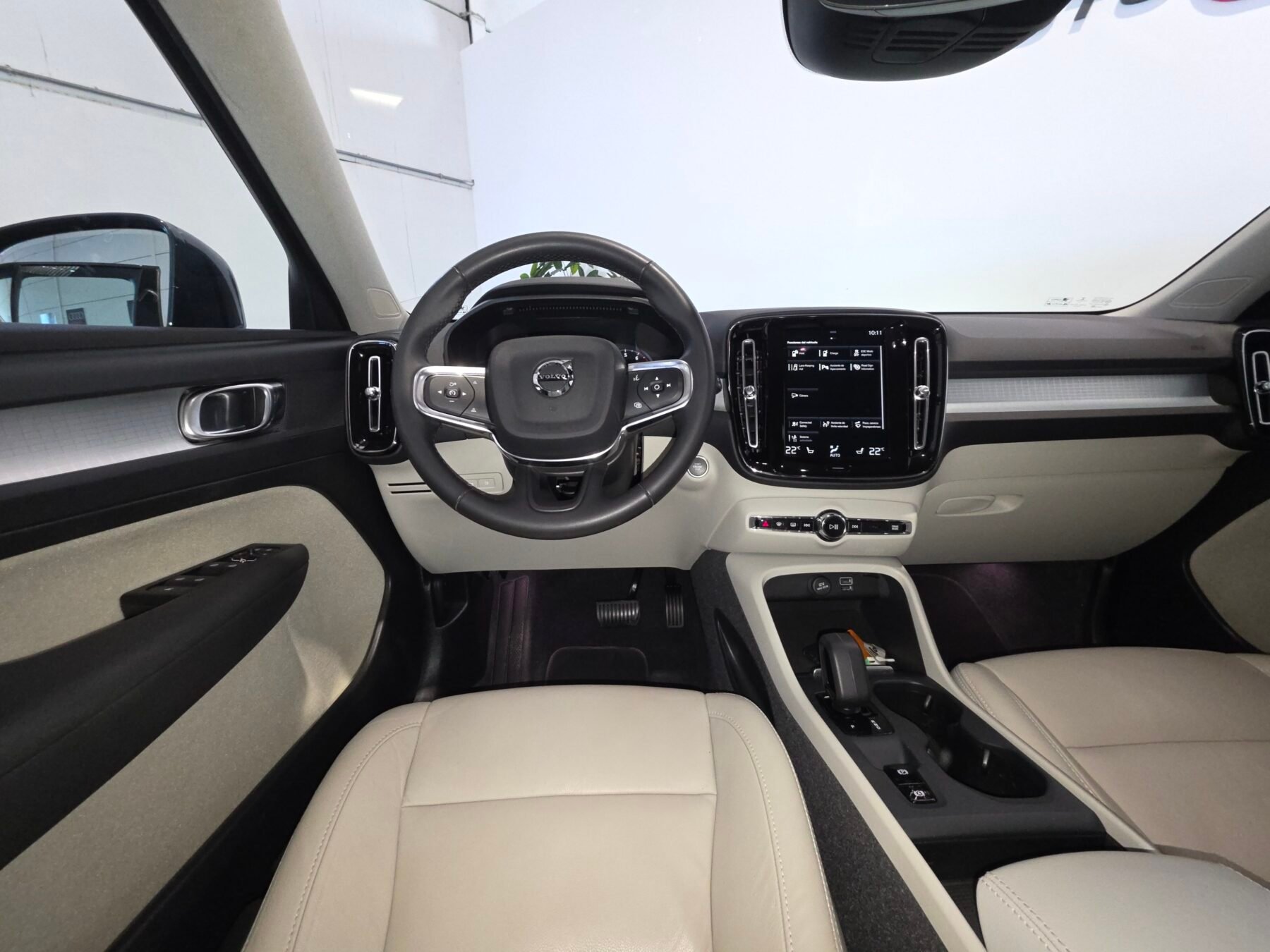 VOLVO XC40 1.5 T4 Twin Recharge Momentum