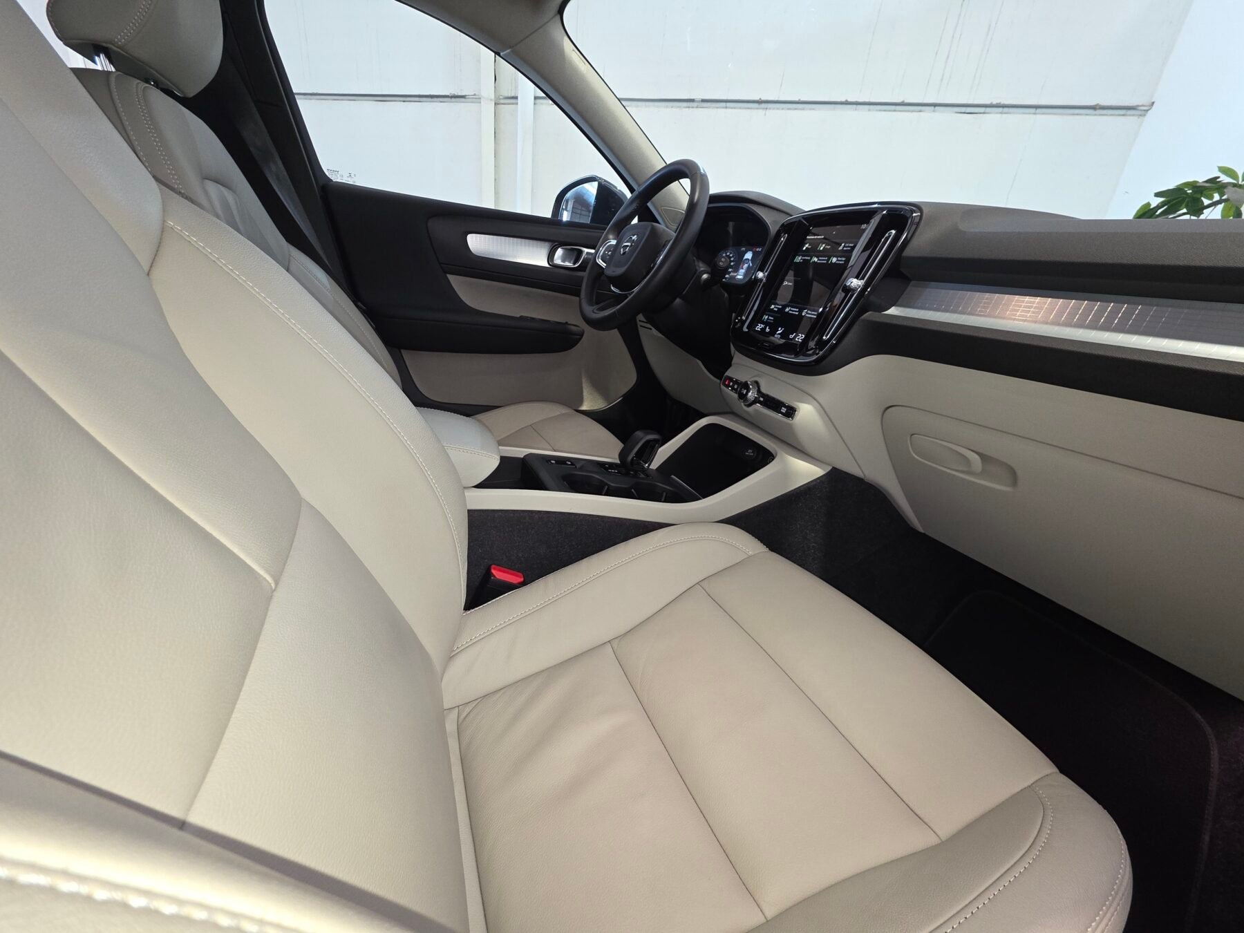 VOLVO XC40 1.5 T4 Twin Recharge Momentum