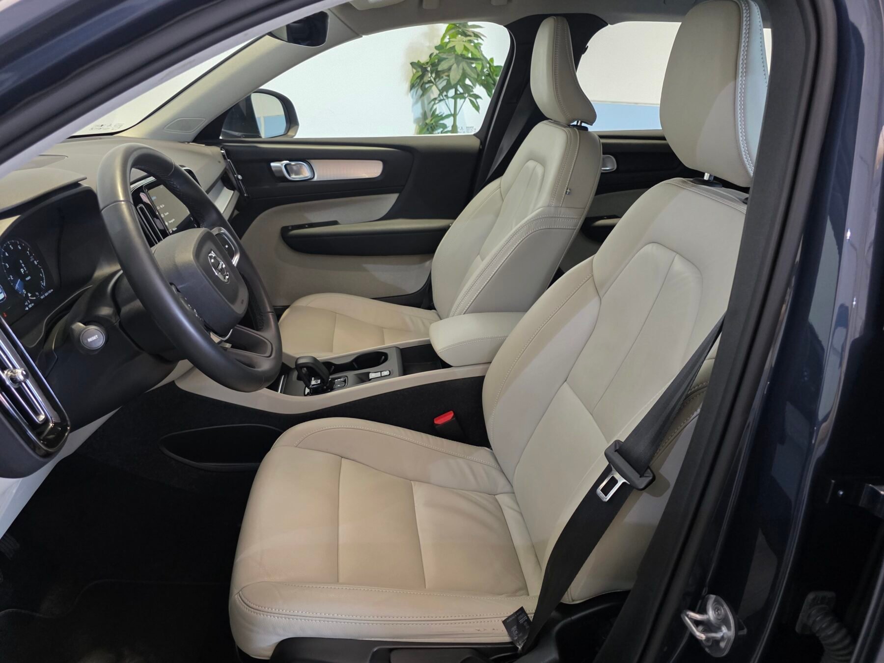 VOLVO XC40 1.5 T4 Twin Recharge Momentum