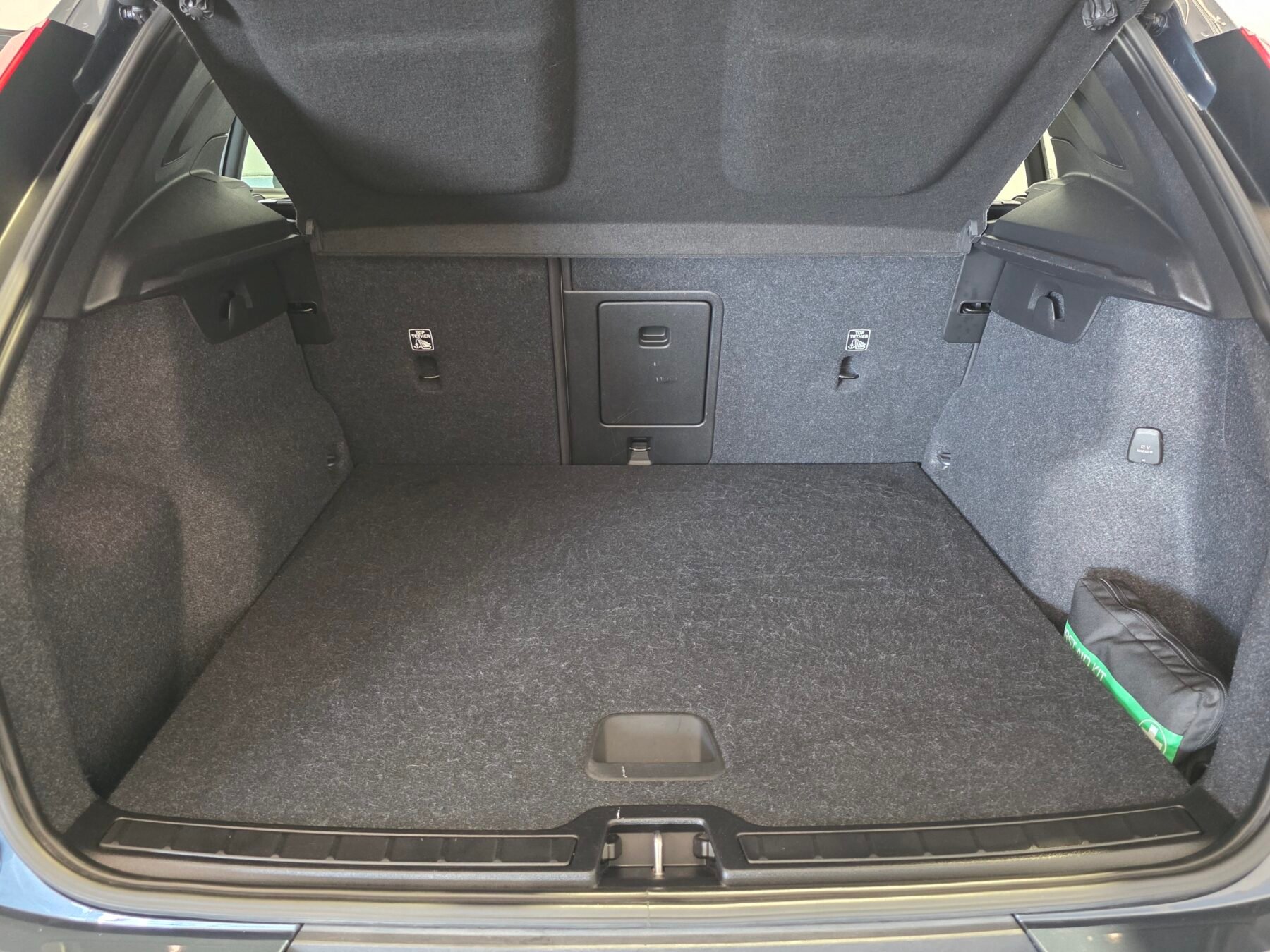 VOLVO XC40 1.5 T4 Twin Recharge Momentum