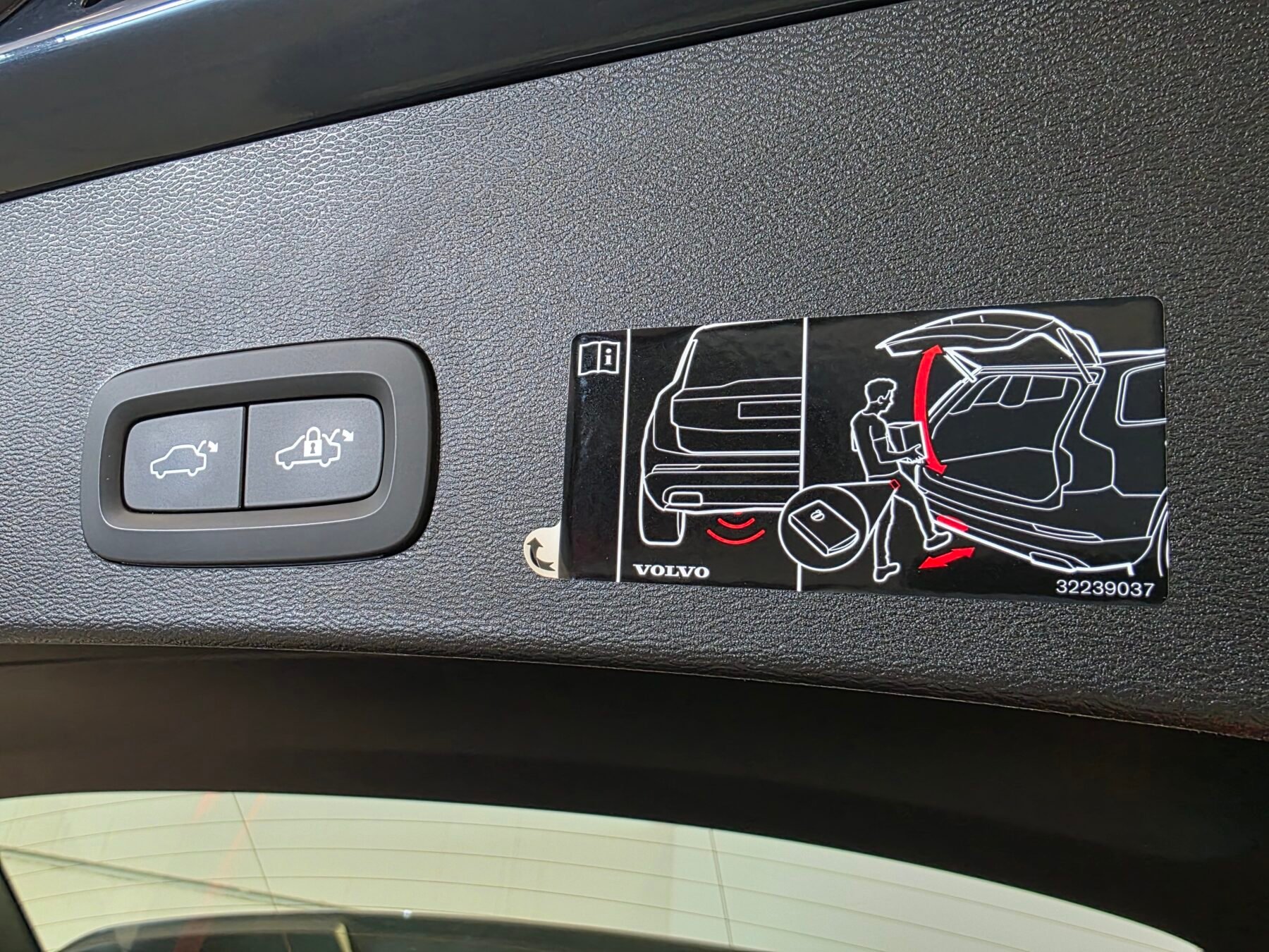 VOLVO XC40 1.5 T4 Twin Recharge Momentum