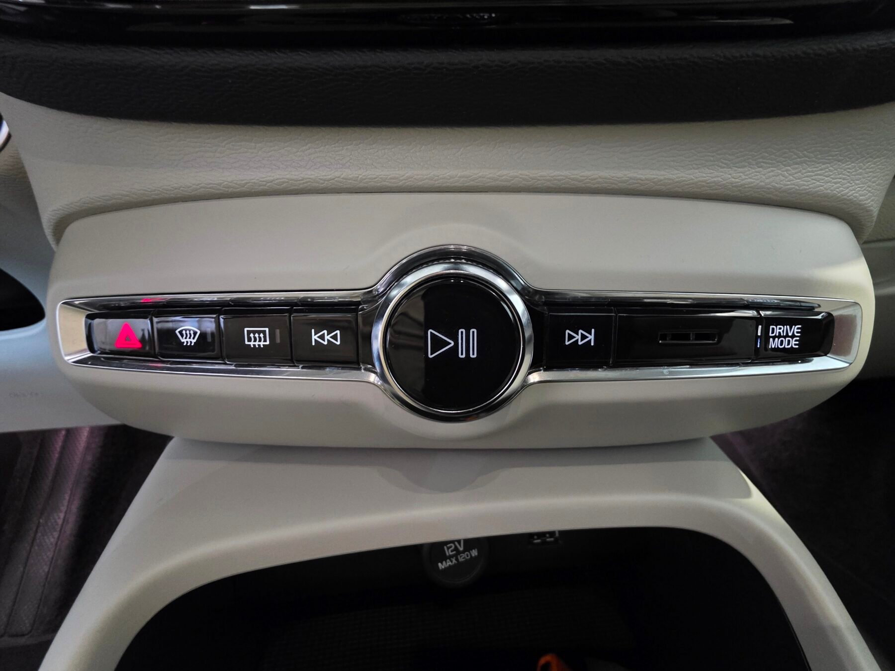 VOLVO XC40 1.5 T4 Twin Recharge Momentum