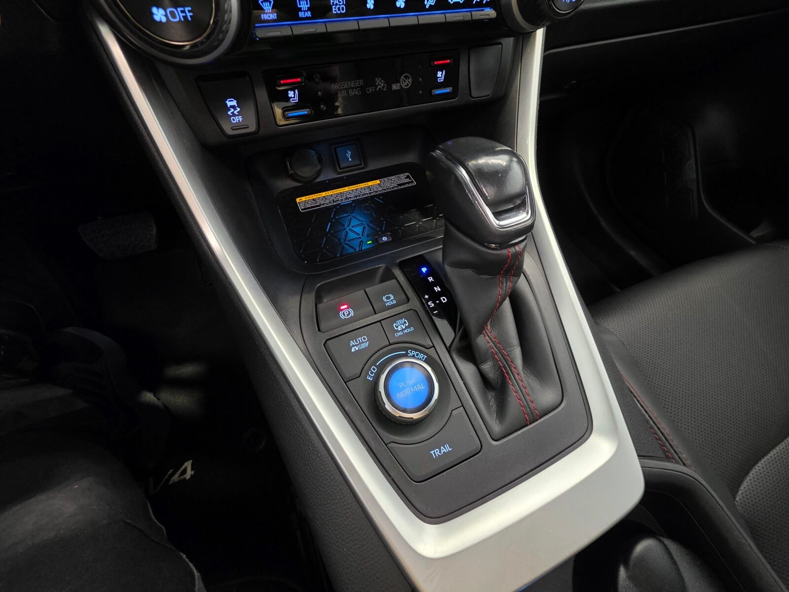 TOYOTA RAV4 2.5l PLUGIN 300PH eCVT Style Plus