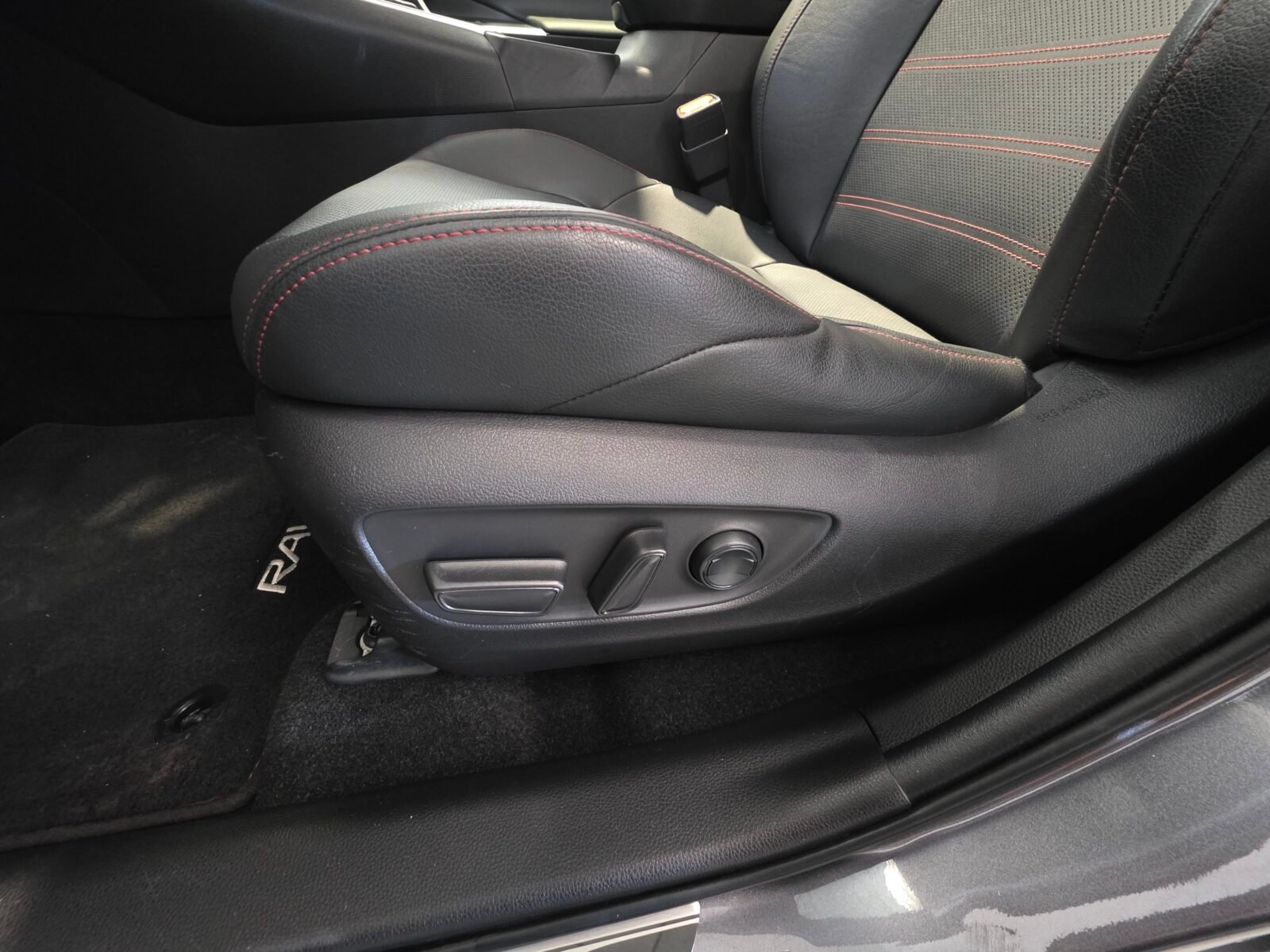 TOYOTA RAV4 2.5l PLUGIN 300PH eCVT Style Plus