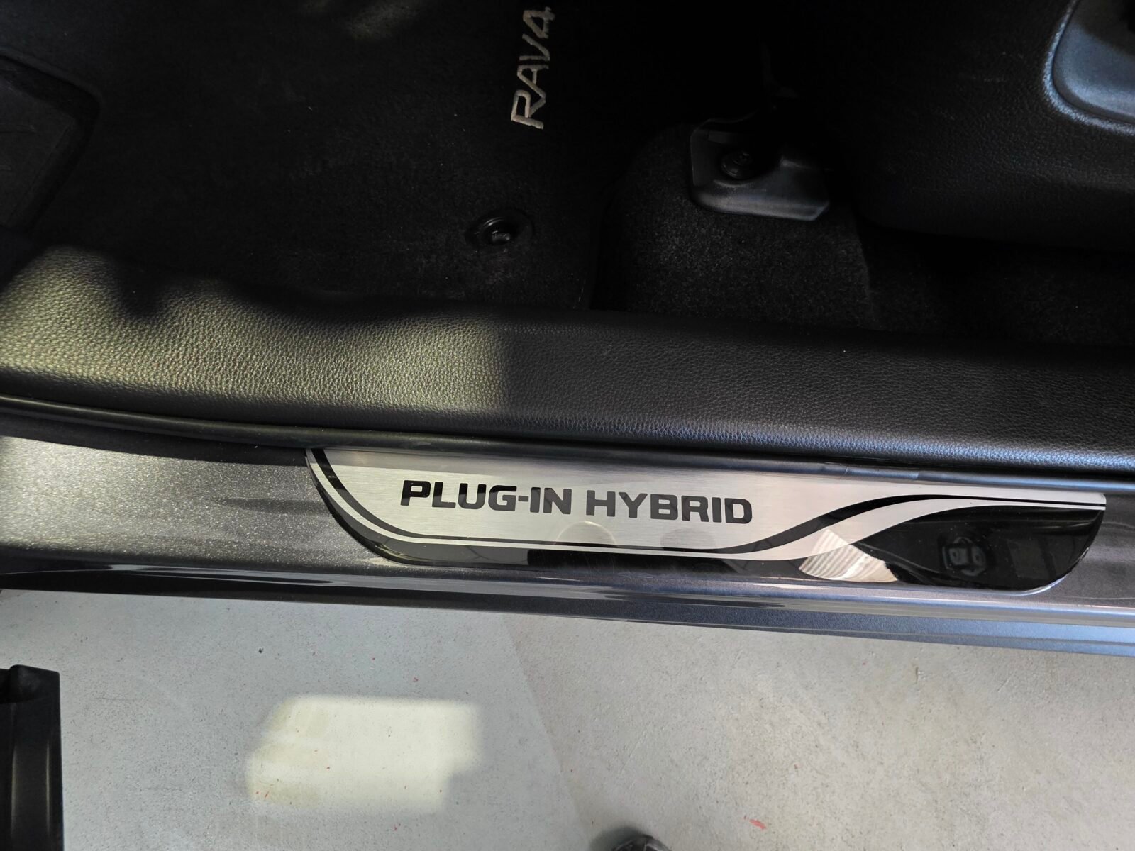 TOYOTA RAV4 2.5l PLUGIN 300PH eCVT Style Plus