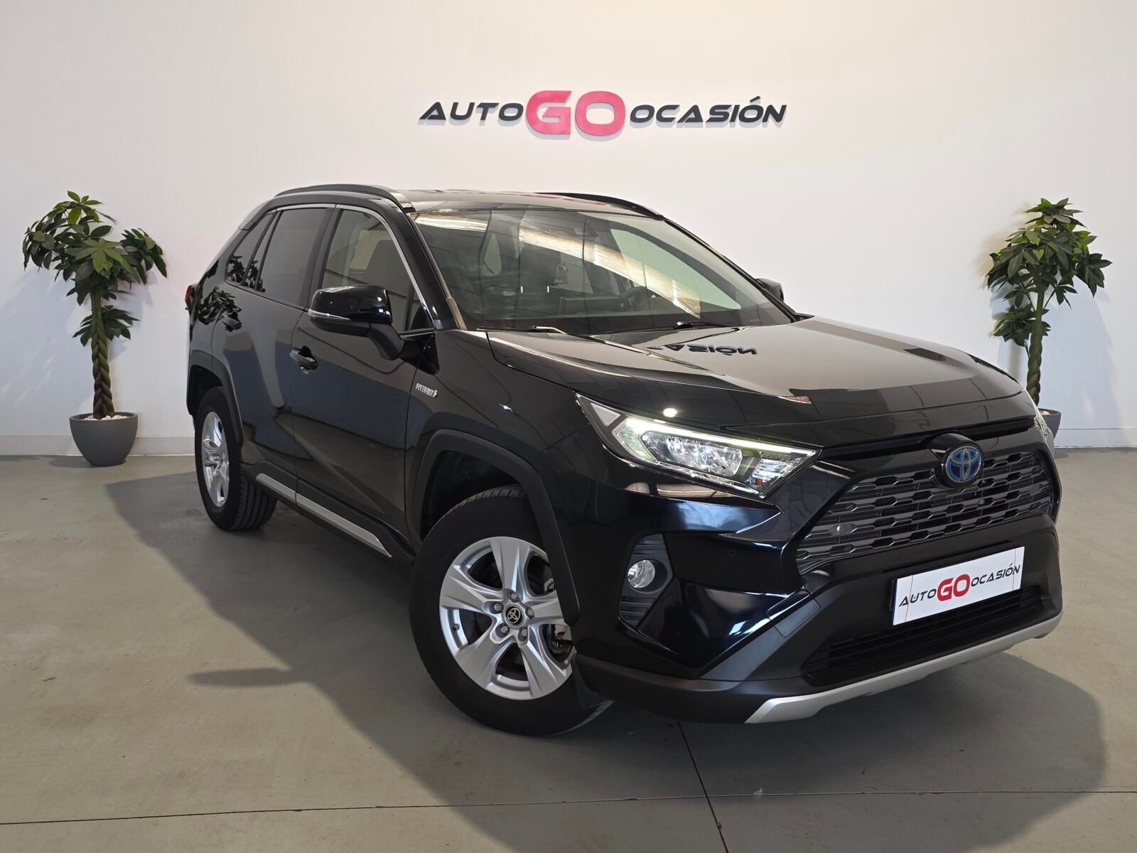 TOYOTA RAV4 2.5l 220H Advance