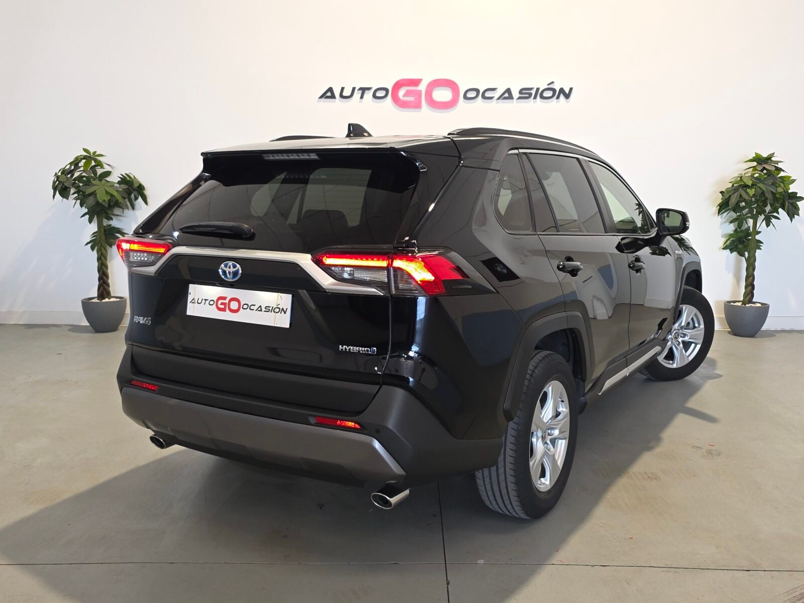 TOYOTA RAV4 2.5l 220H Advance