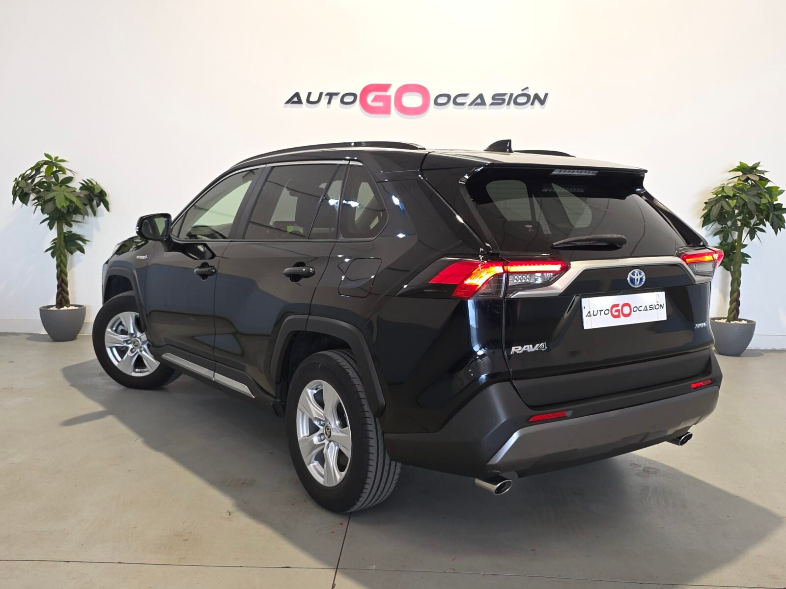 TOYOTA RAV4 2.5l 220H Advance