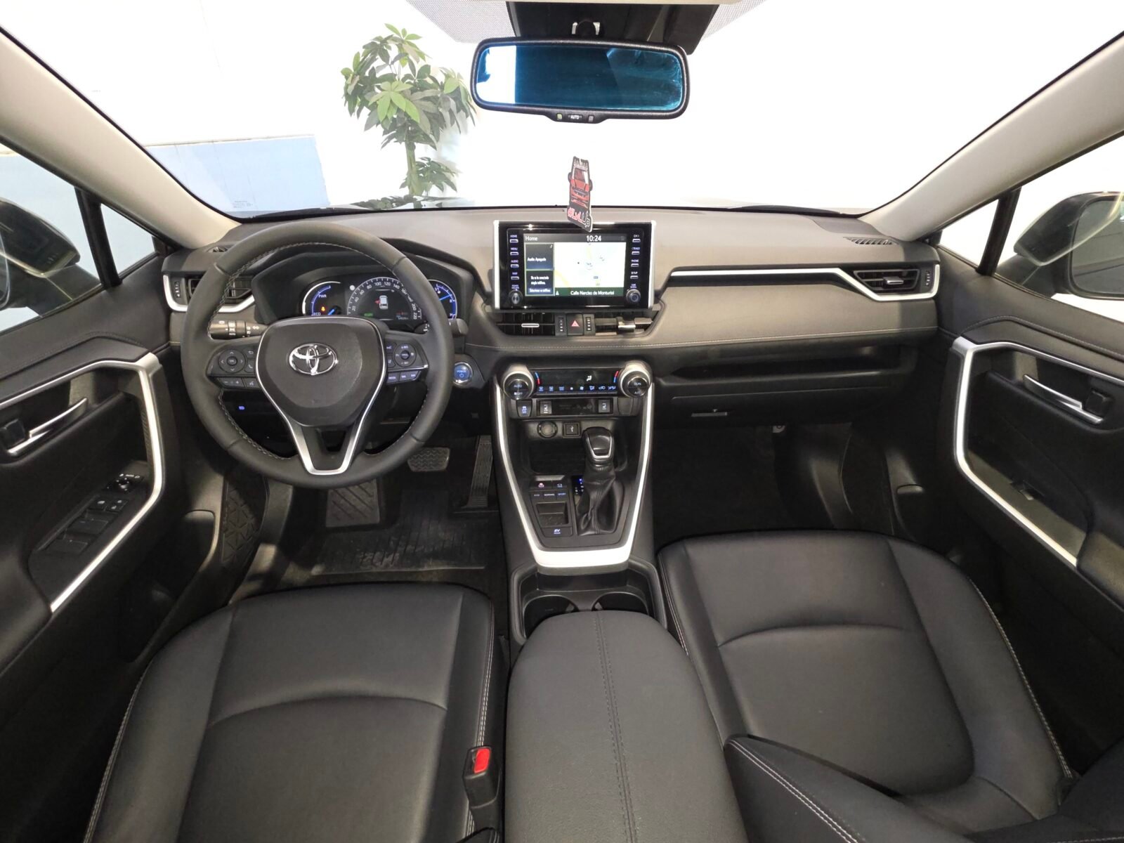 TOYOTA RAV4 2.5l 220H Advance