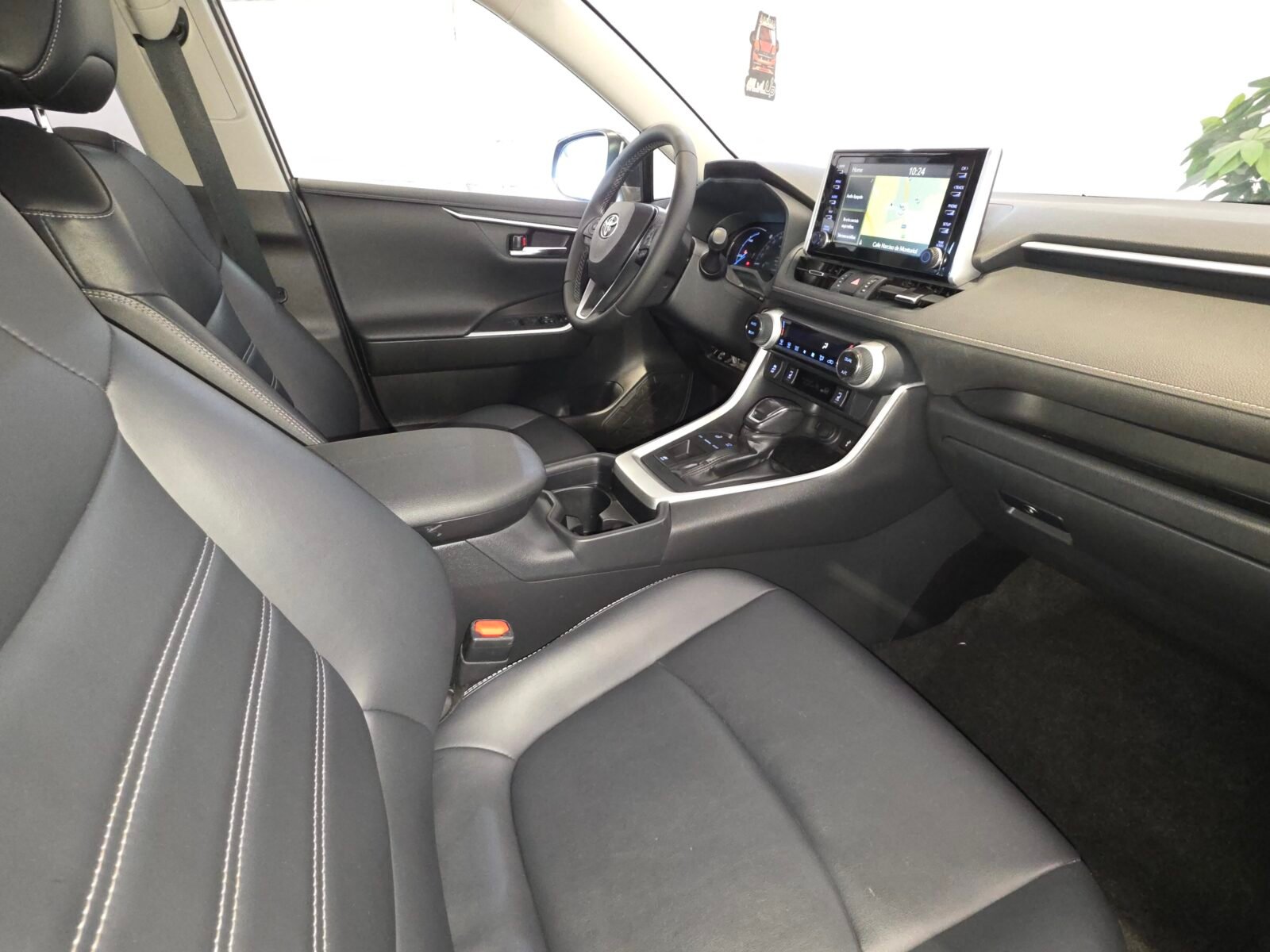 TOYOTA RAV4 2.5l 220H Advance
