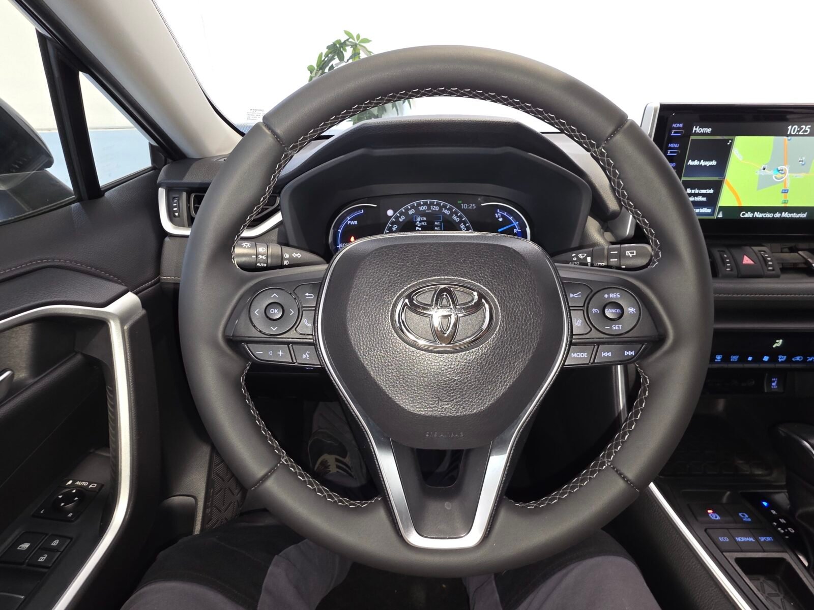 TOYOTA RAV4 2.5l 220H Advance