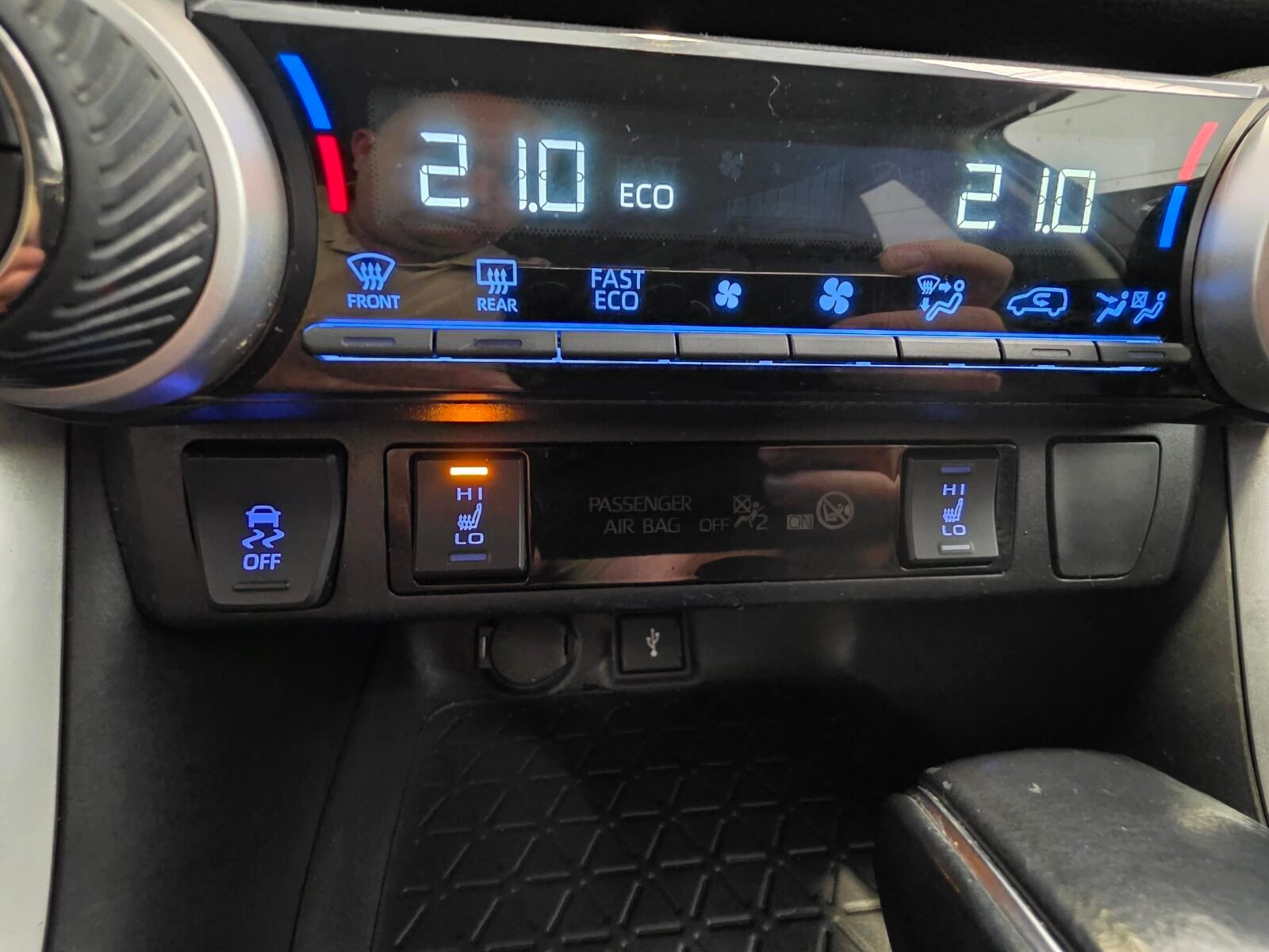TOYOTA RAV4 2.5l 220H Advance