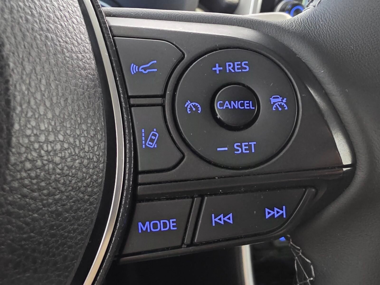 TOYOTA RAV4 2.5l 220H Advance