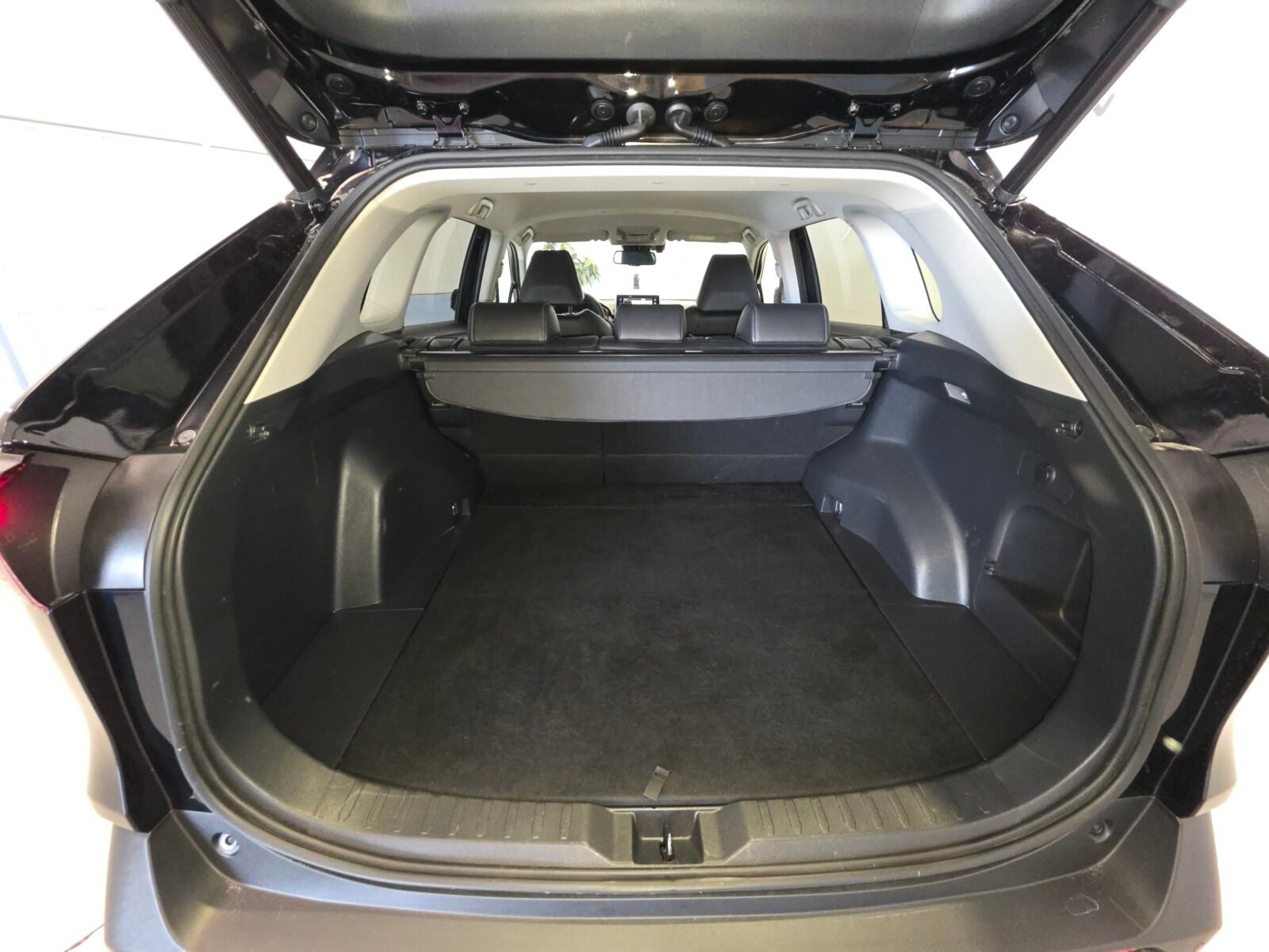 TOYOTA RAV4 2.5l 220H Advance
