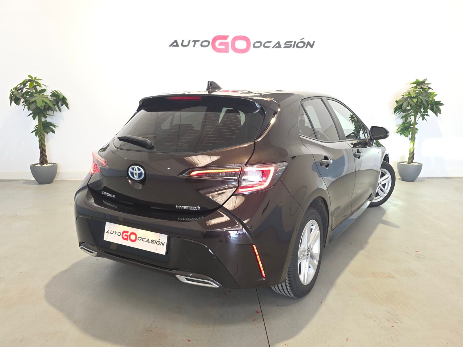 TOYOTA Corolla 2.0 180H ADVANCE ECVT