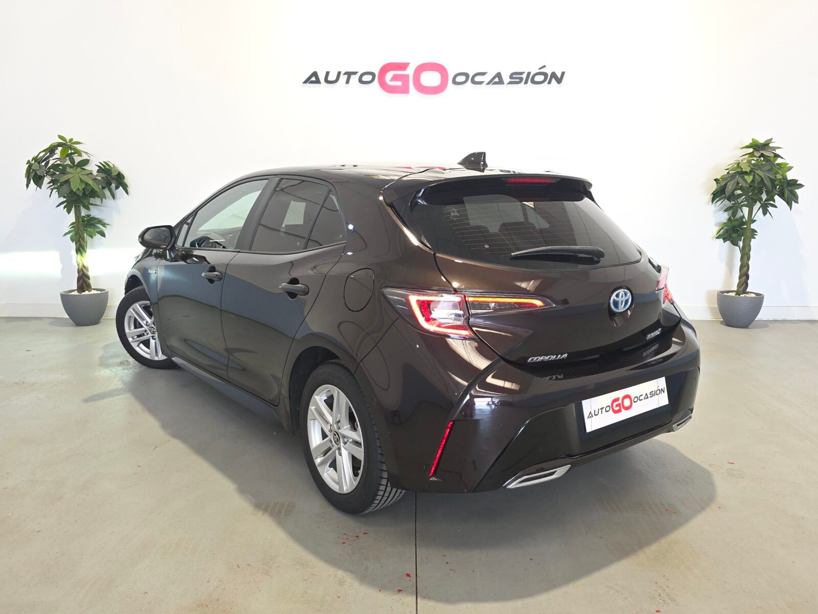 TOYOTA Corolla 2.0 180H ADVANCE ECVT