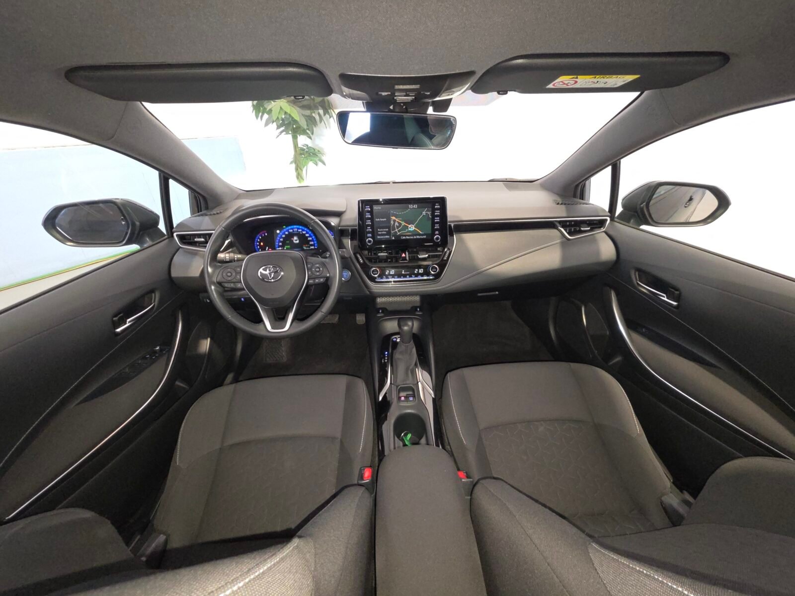 TOYOTA Corolla 2.0 180H ADVANCE ECVT